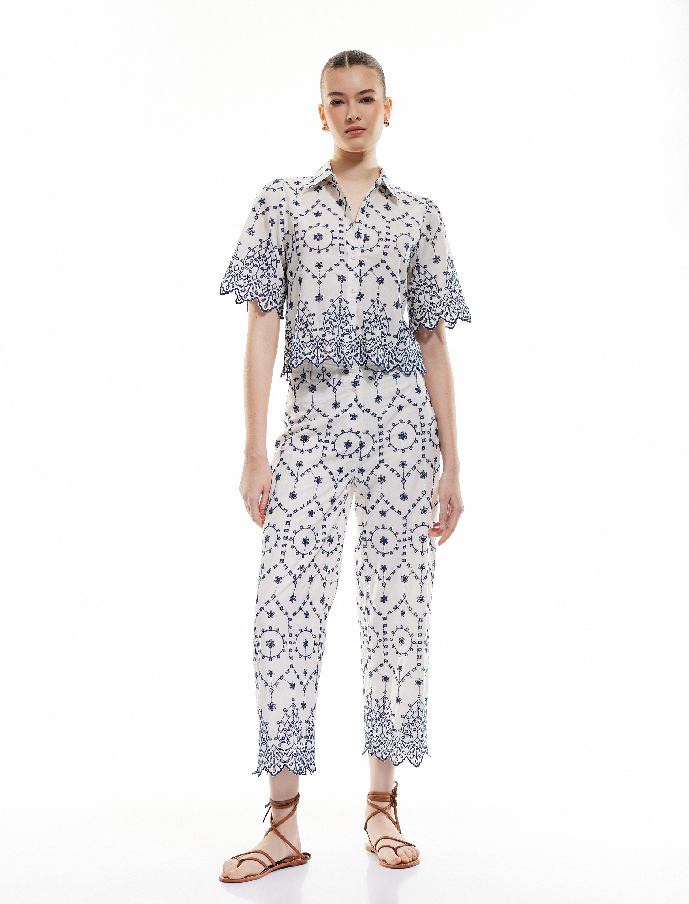   Pamuklu Astarlı Fistolu Yüksek Bel Düz Kısa Paça Brodeli Pantolon