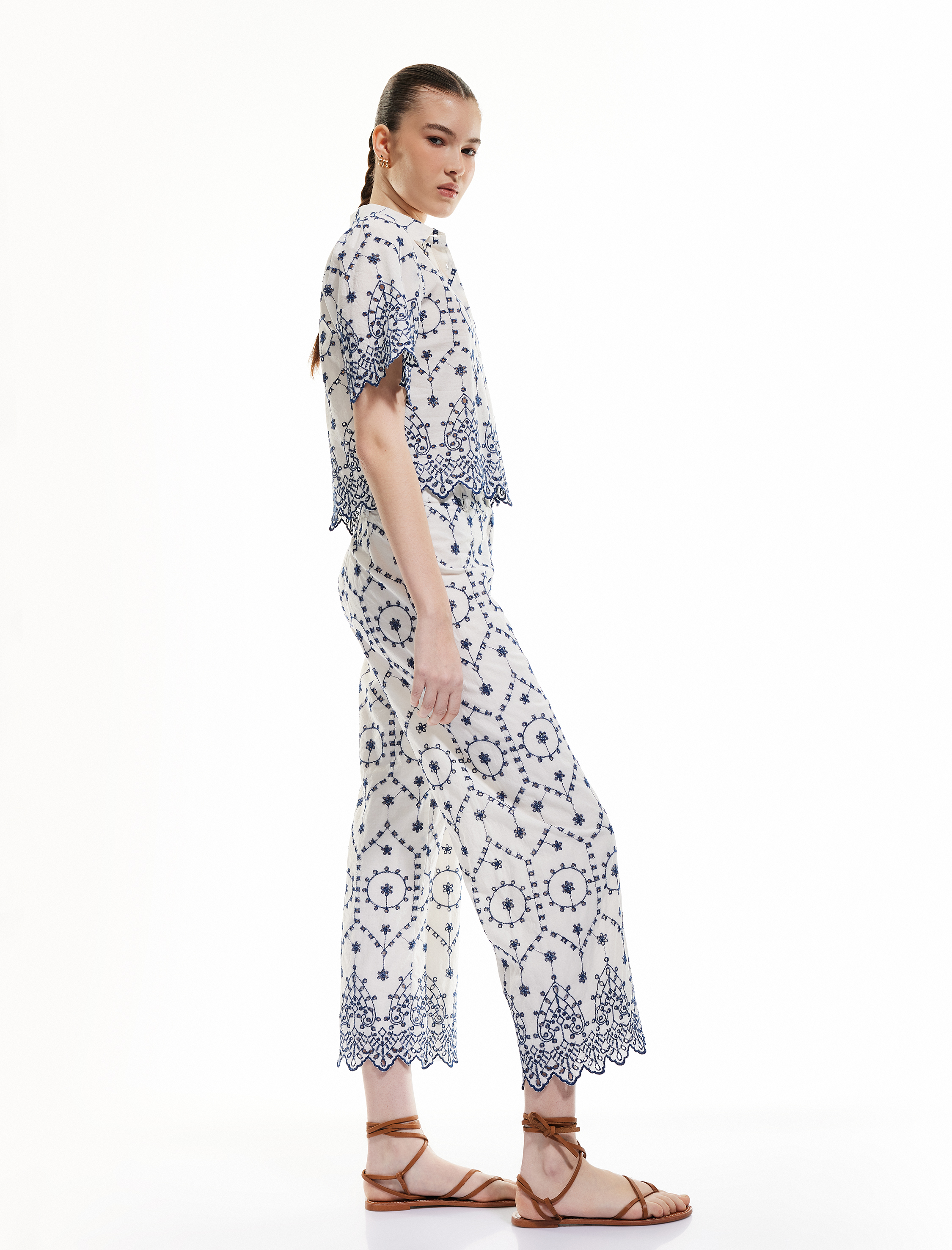   Pamuklu Astarlı Fistolu Yüksek Bel Düz Kısa Paça Brodeli Pantolon