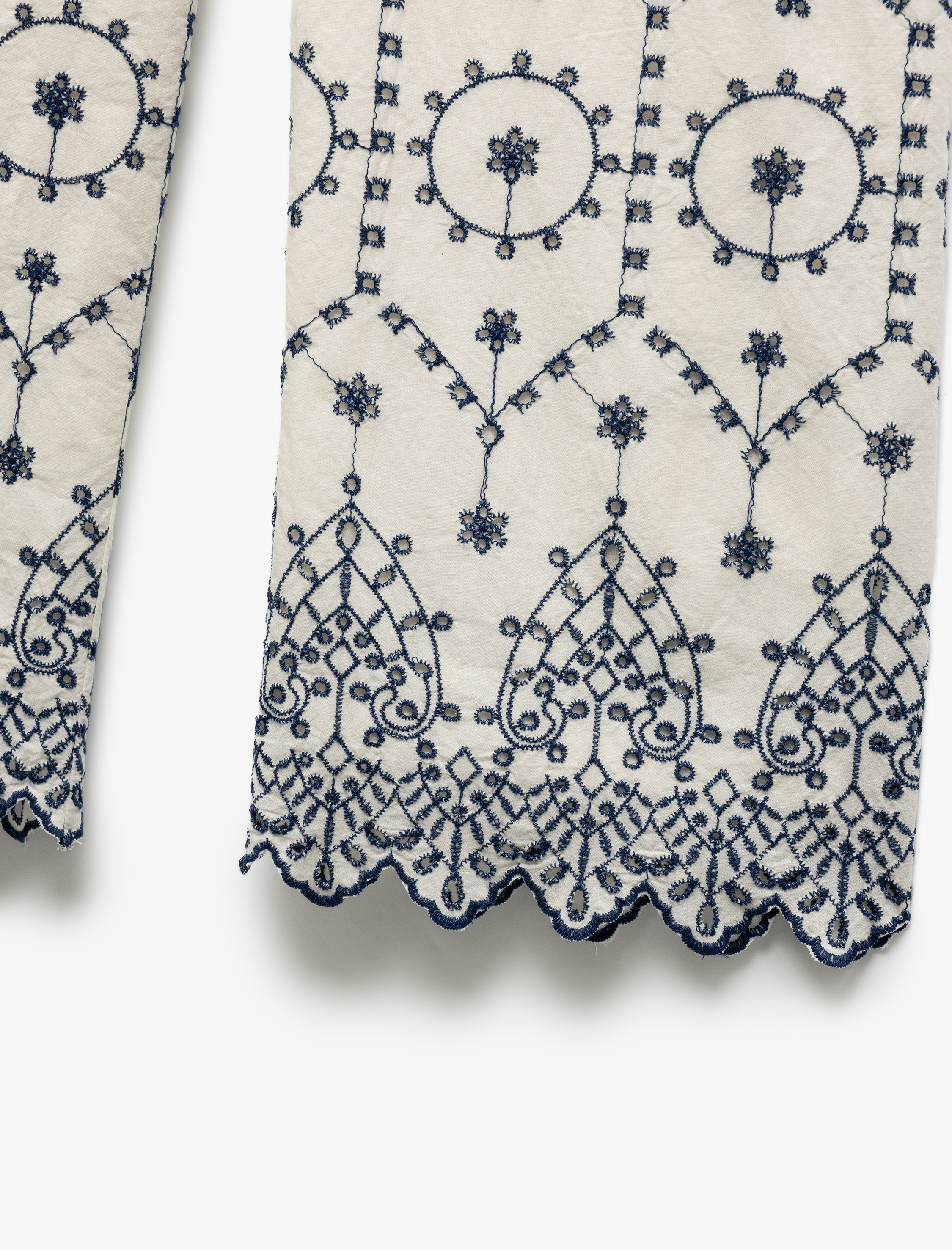   Pamuklu Astarlı Fistolu Yüksek Bel Düz Kısa Paça Brodeli Pantolon