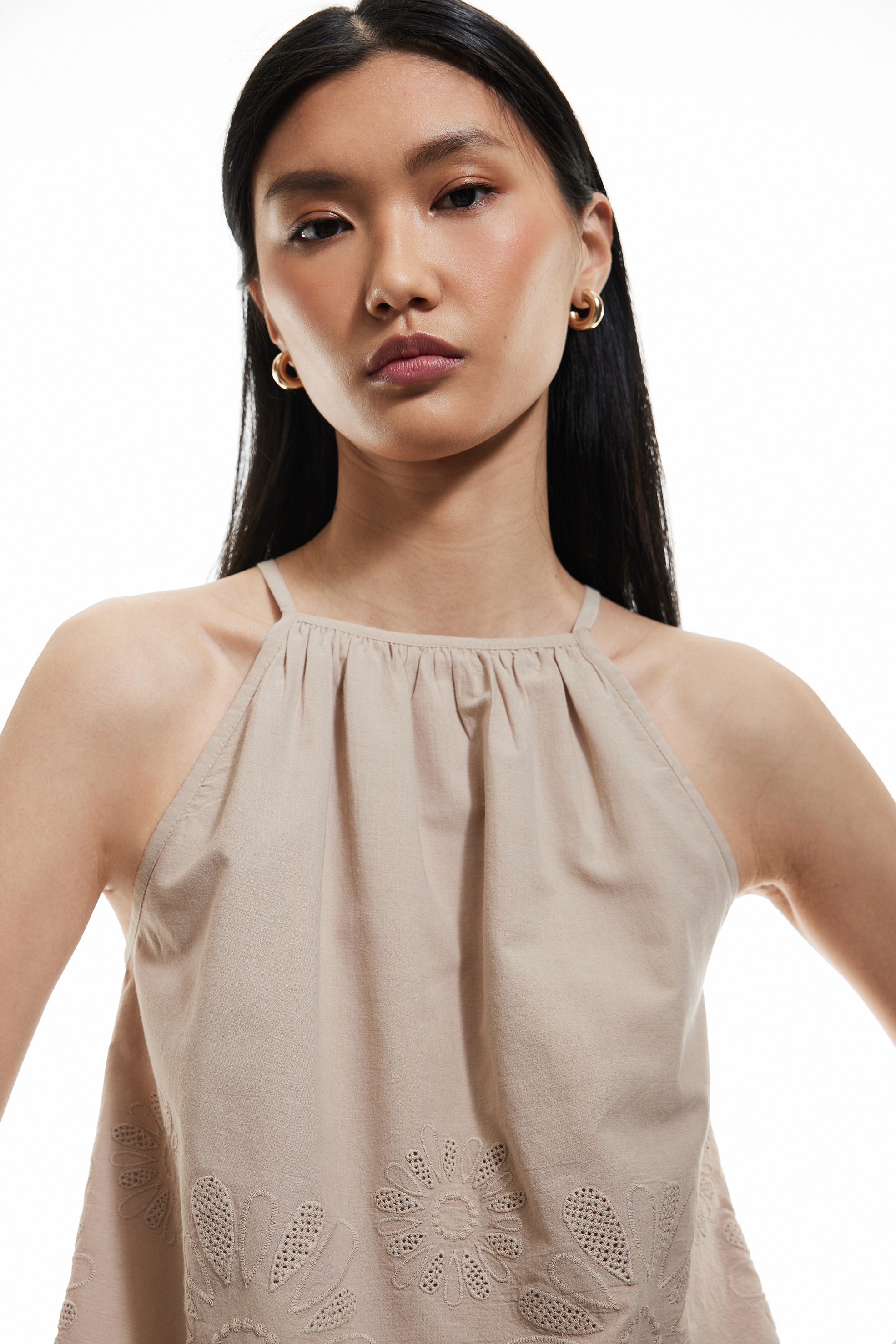   Pamuklu Floral Dokulu Fistolu Brodeli Halter Yaka Askılı Bluz