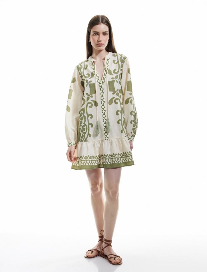  Viskon Kumaş Bağlamalı Yaka Nakışlı Etnik Desenli Plaj Elbisesi