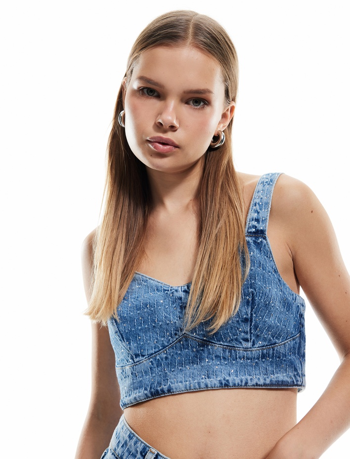  Taş Detaylı Dar Kesim V Yaka Denim Crop Bluz