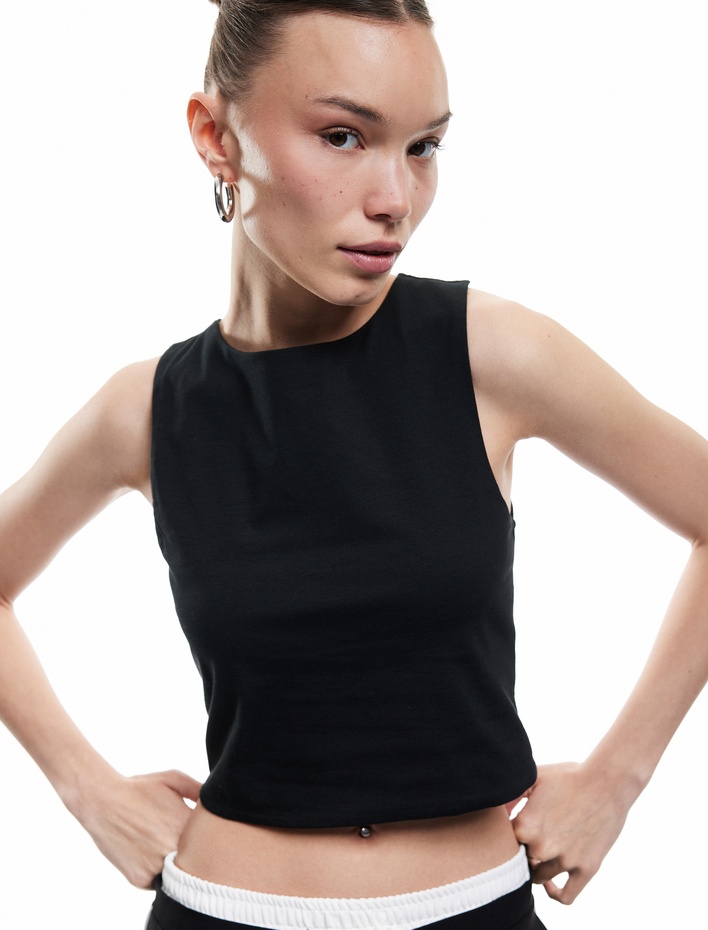  Bisiklet Yaka Kolsuz Dar Kesim Pamuklu Basic Crop Atlet