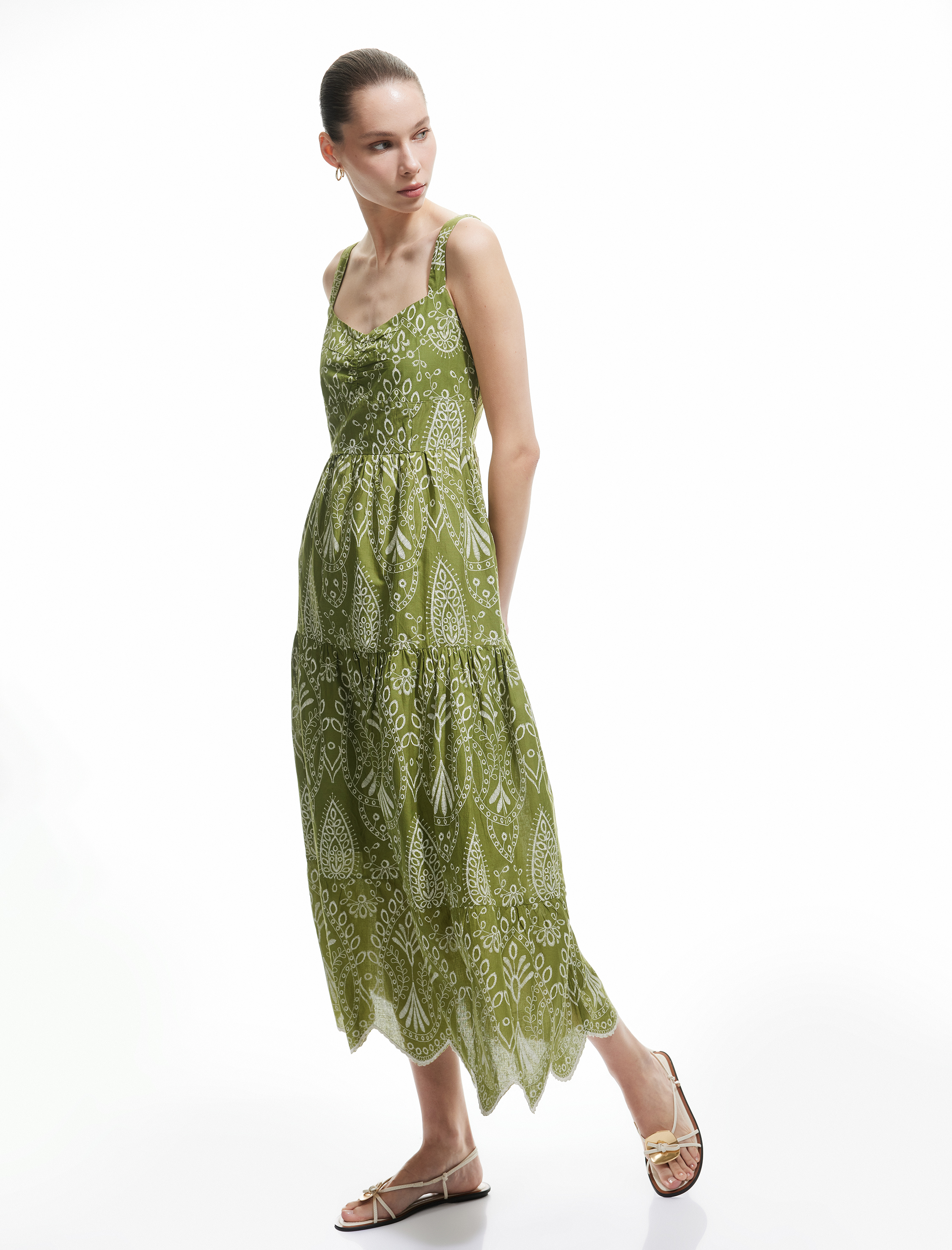   Kolsuz Pamuklu Volanlı Kalp Yaka Gipeli Etnik Uzun Elbise