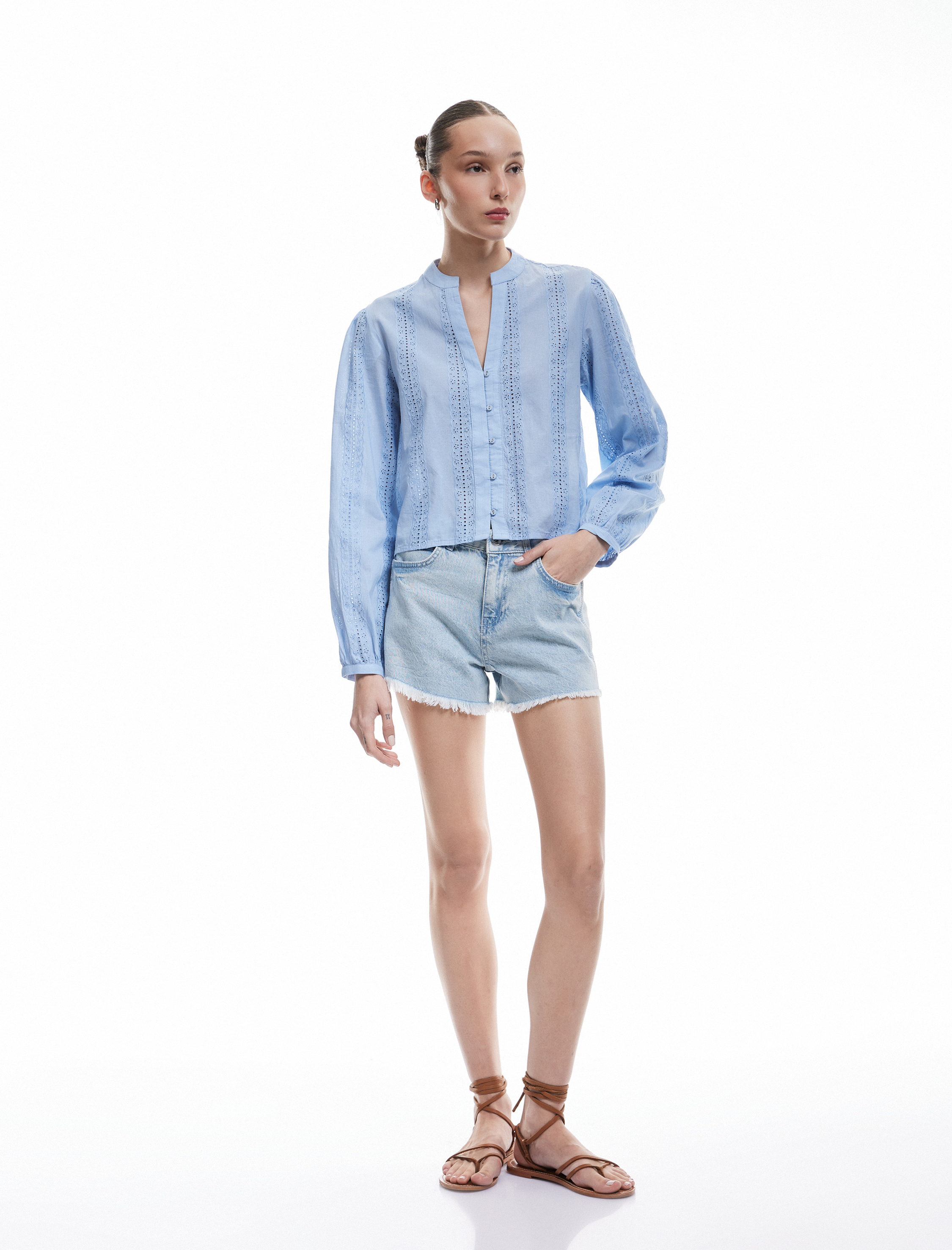   Brodeli Uzun Kollu Pamuklu Düğmeli Hakim Yaka Gömlek