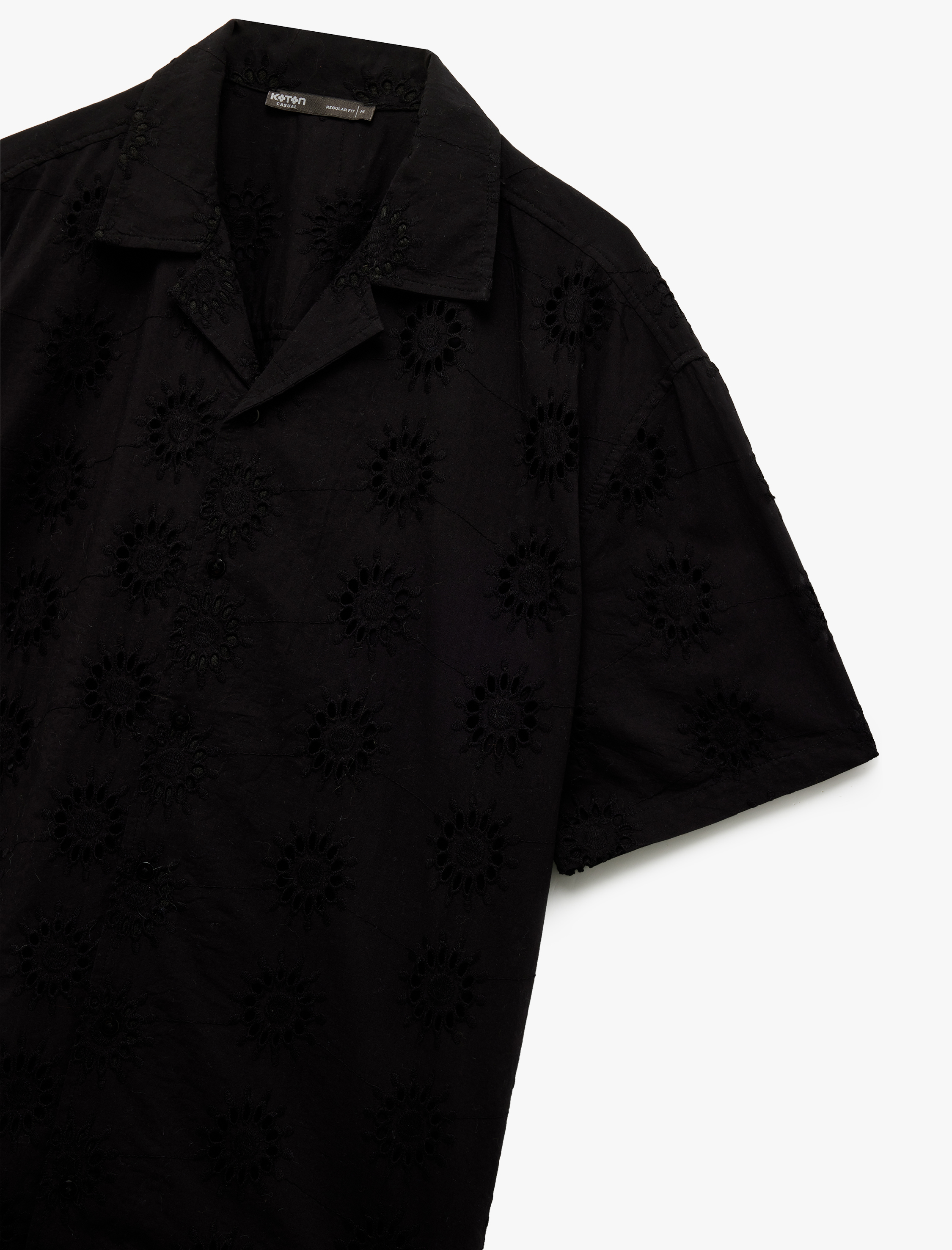   Regular Fit Pamuklu Devrik Yaka Brodeli Kısa Kollu Gömlek