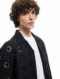 Regular Fit Pamuklu Devrik Yaka Brodeli Kısa Kollu Gömlek