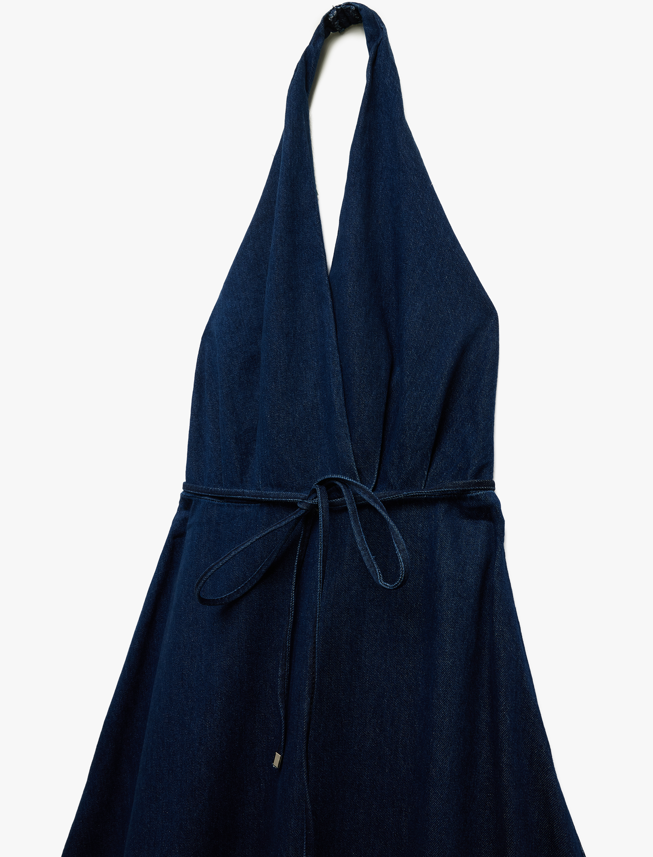   Kruvaze Yaka Kemer Detaylı Sırtı Açık Volanlı Uzun Denim Elbise