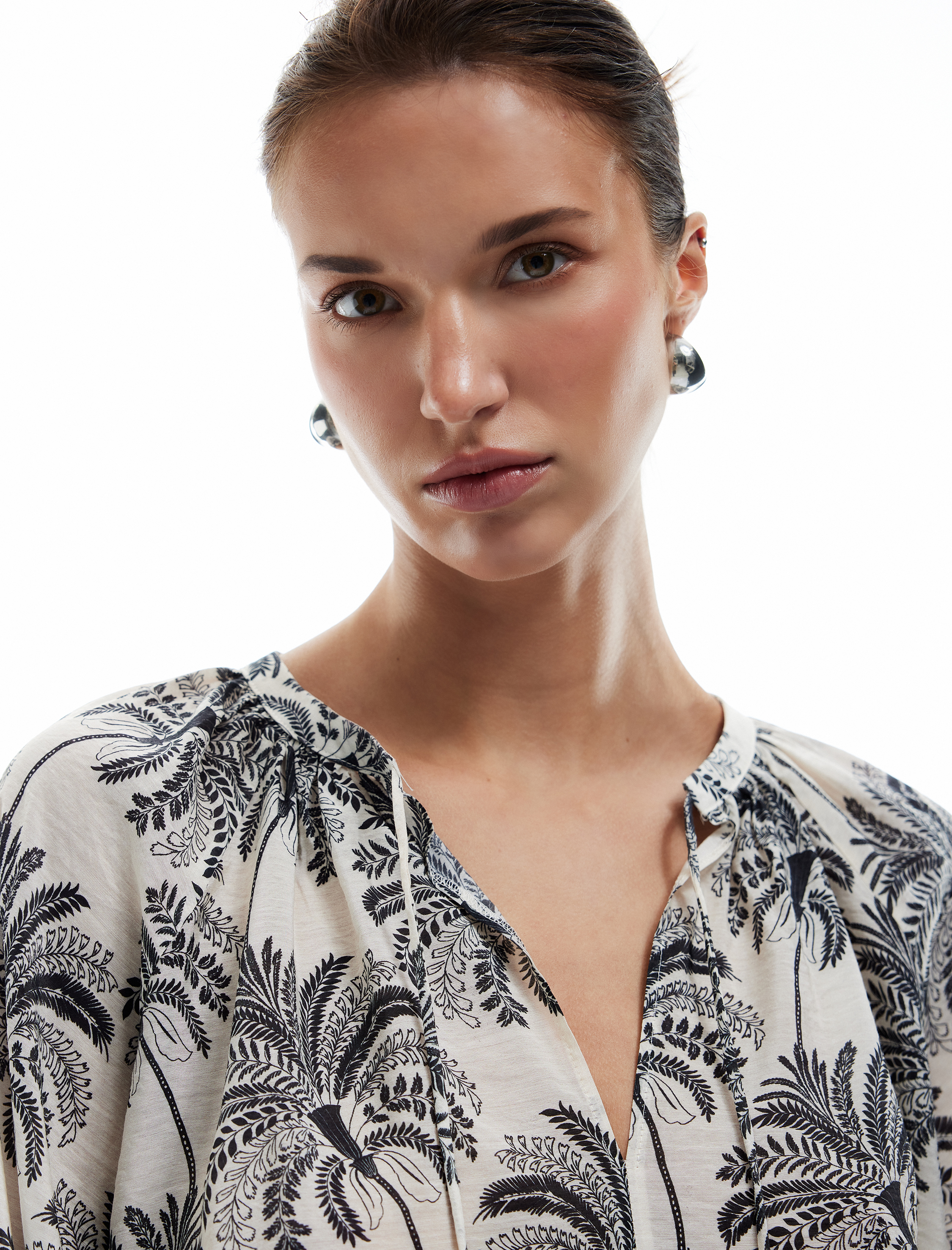   Floral Desenli Viskon Bağlamalı Yuvarlak Yaka Uzun Kollu Bluz