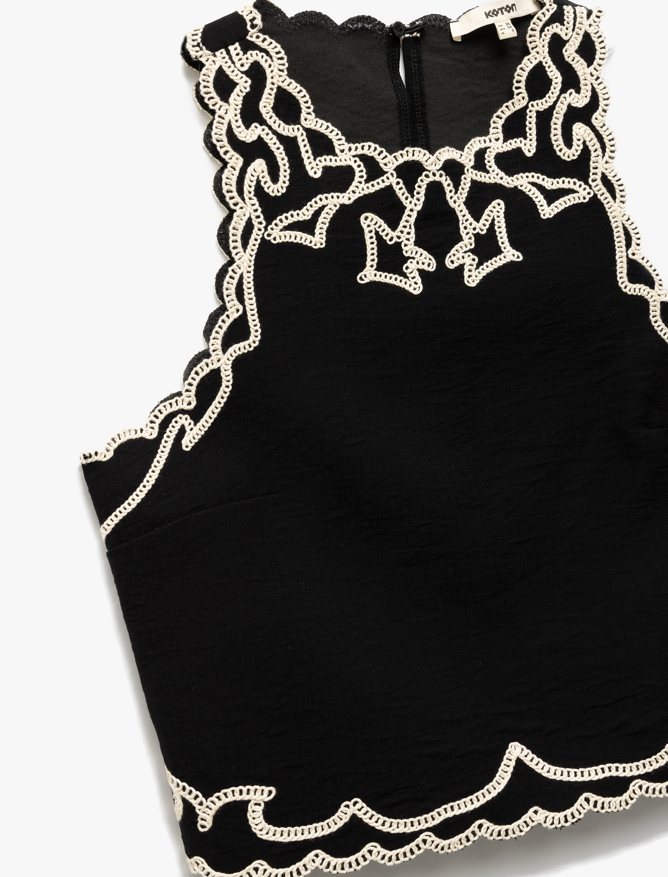   Viskon Kumaş İşleme Detaylı Bisiklet Yaka Kolsuz Crop Bluz