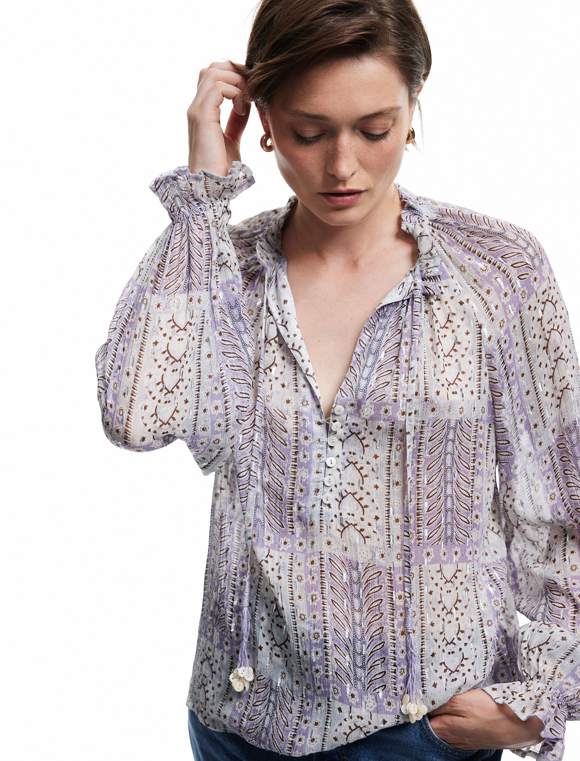   Etnik Desenli Uzun Kollu Bağlamalı V Yaka Fırfır Detaylı Şifon Bluz