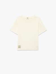 Etiket Detaylı Bisiklet Yaka Kısa Kollu Tişört