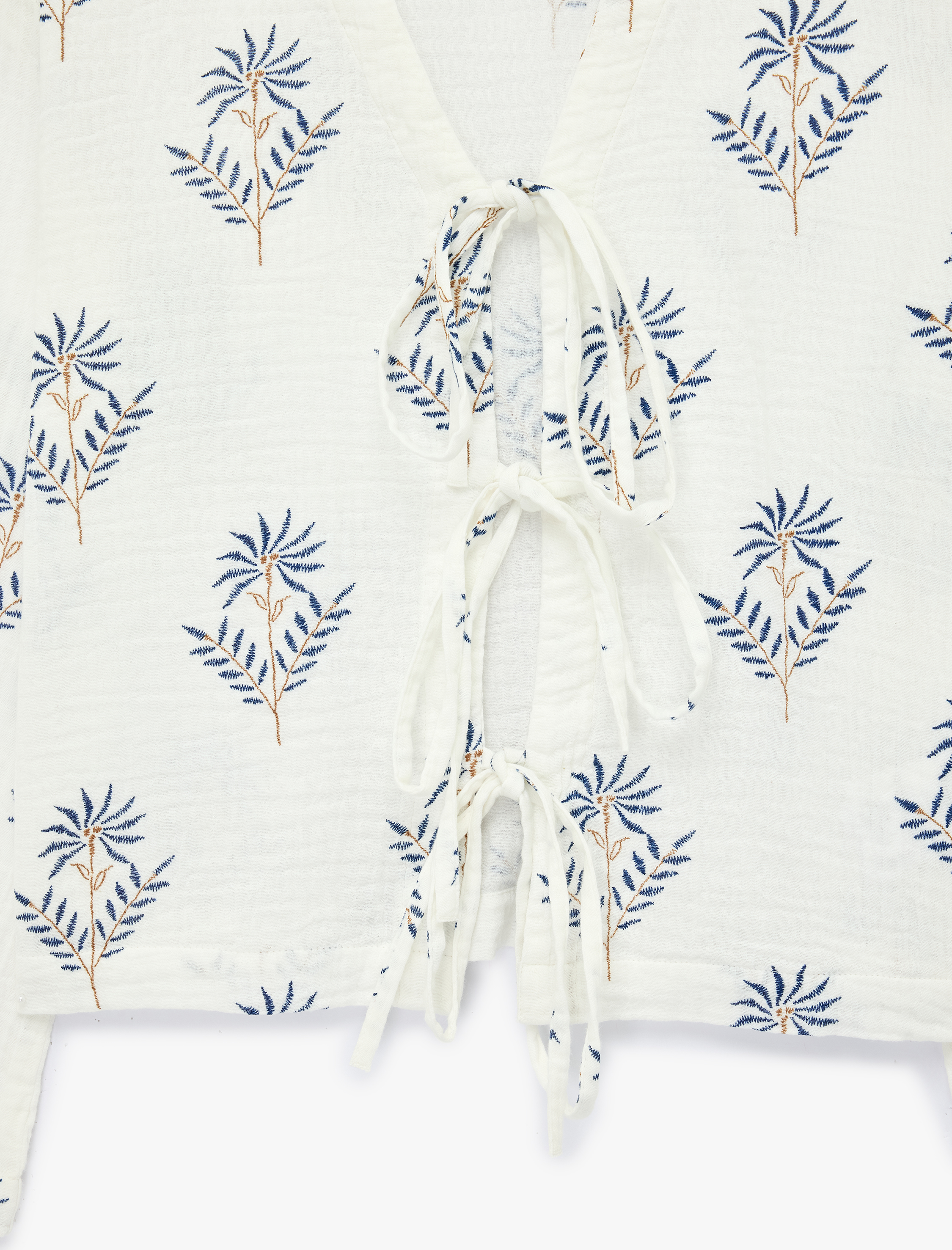   Pamuklu Uzun Kollu Çiçekli Bağlama Detaylı V Yaka Müslin Bluz