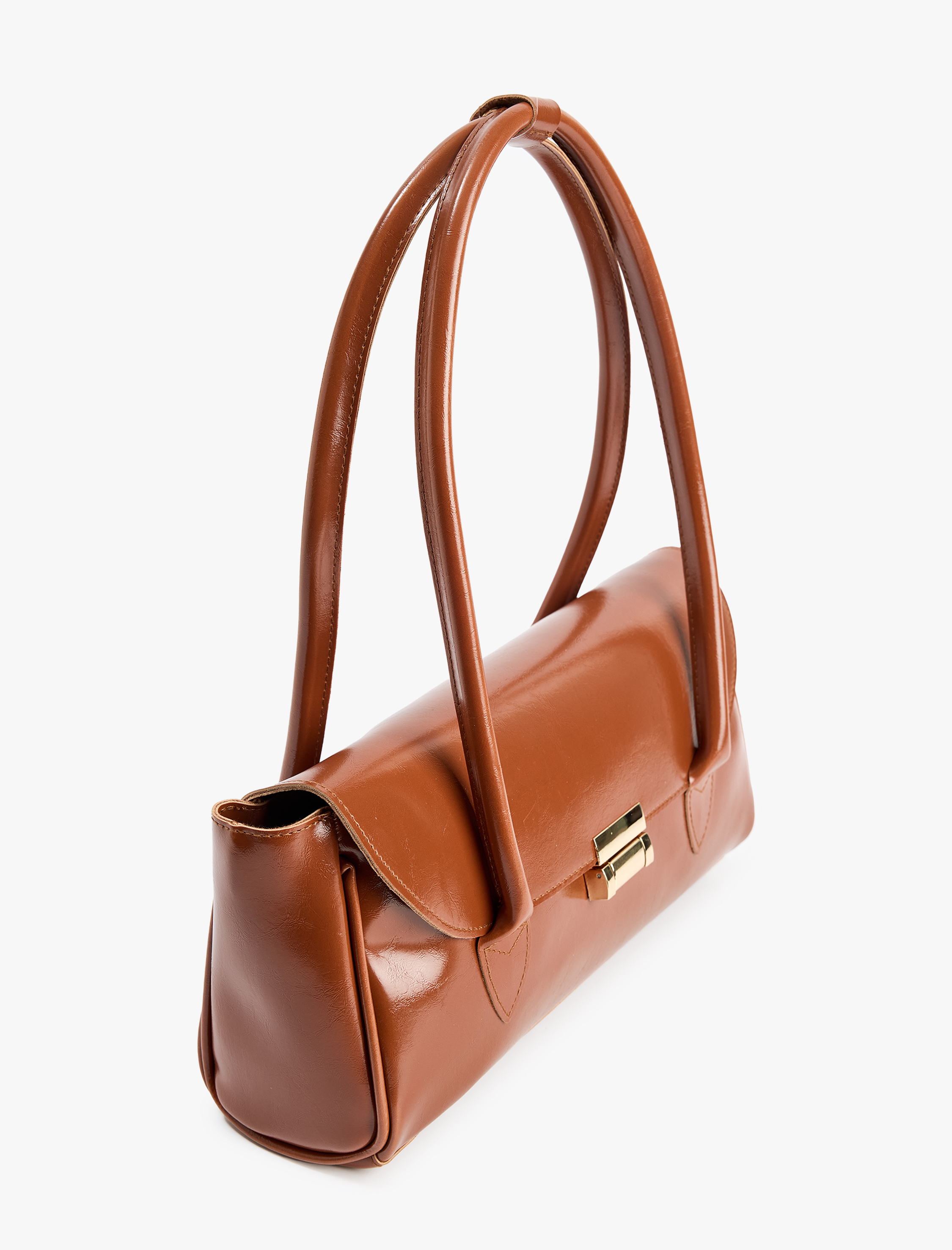  Kadın Suni Deri Kapaklı Metal Aksesuarlı Omuz Çantası