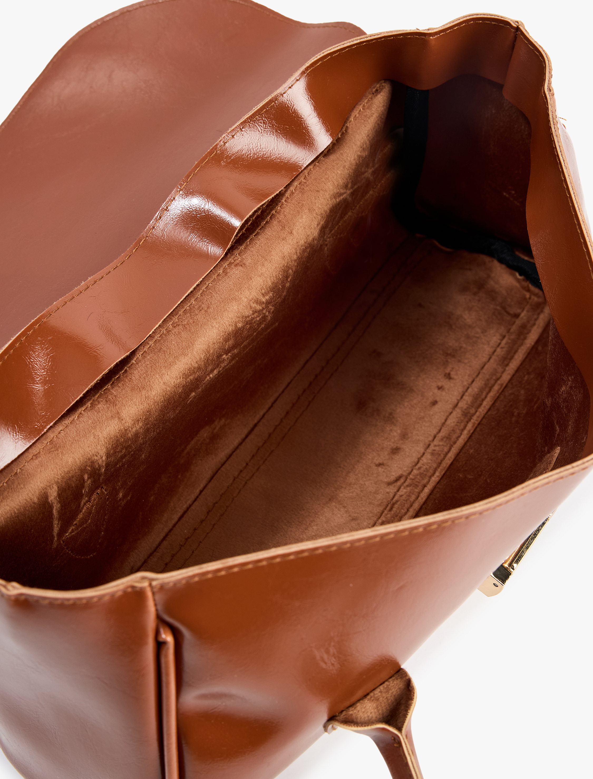  Kadın Suni Deri Kapaklı Metal Aksesuarlı Omuz Çantası