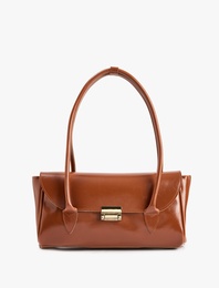 Suni Deri Kapaklı Metal Aksesuarlı Omuz Çantası