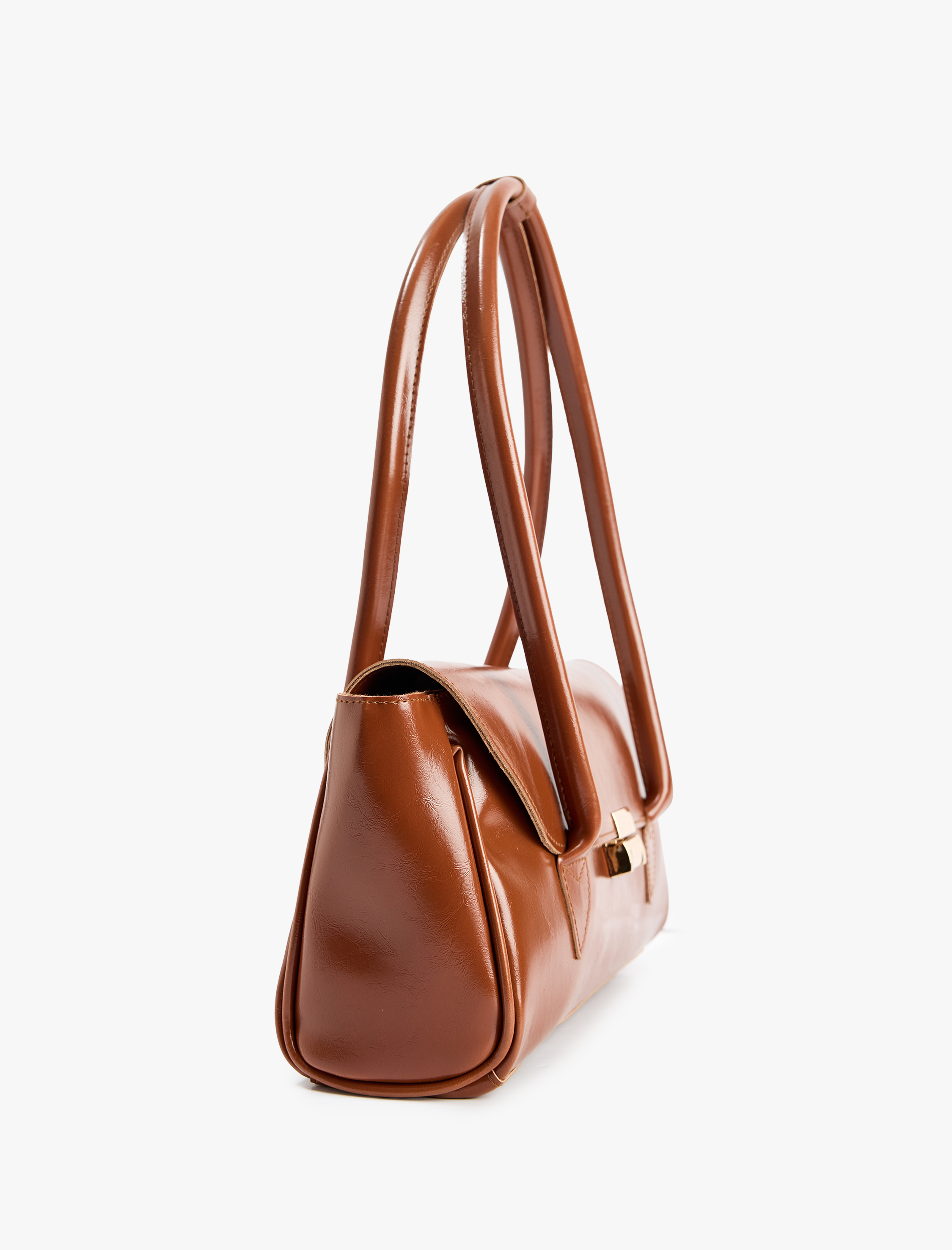  Kadın Suni Deri Kapaklı Metal Aksesuarlı Omuz Çantası