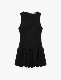 Volanlı Fermuarlı Slim Fit Kolsuz Bisiklet Yaka Mini Balon Elbise