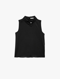 Asimetrik Yaka Kolsuz Metal Aksesuarlı Saten Bluz