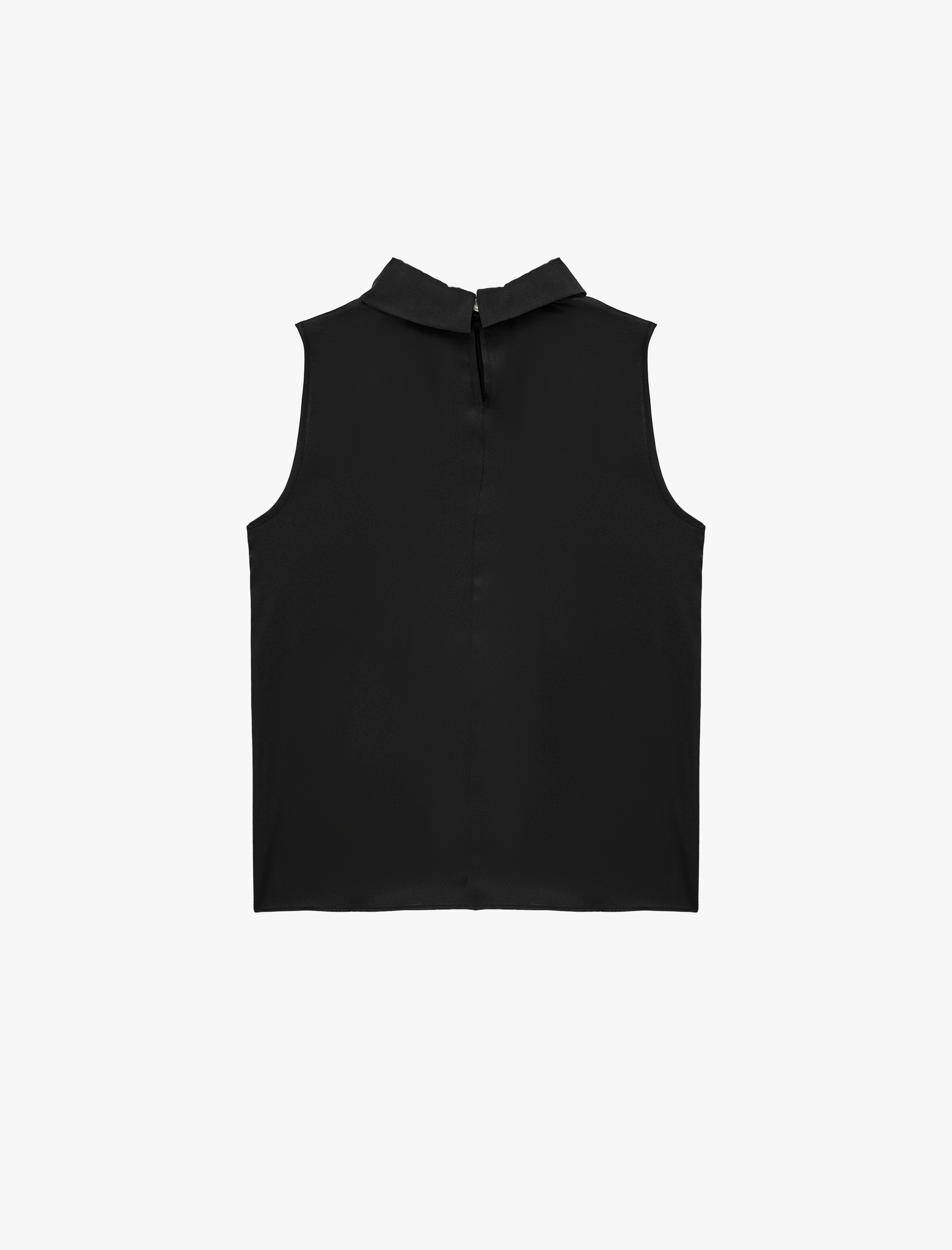   Asimetrik Yaka Kolsuz Metal Aksesuarlı Saten Bluz