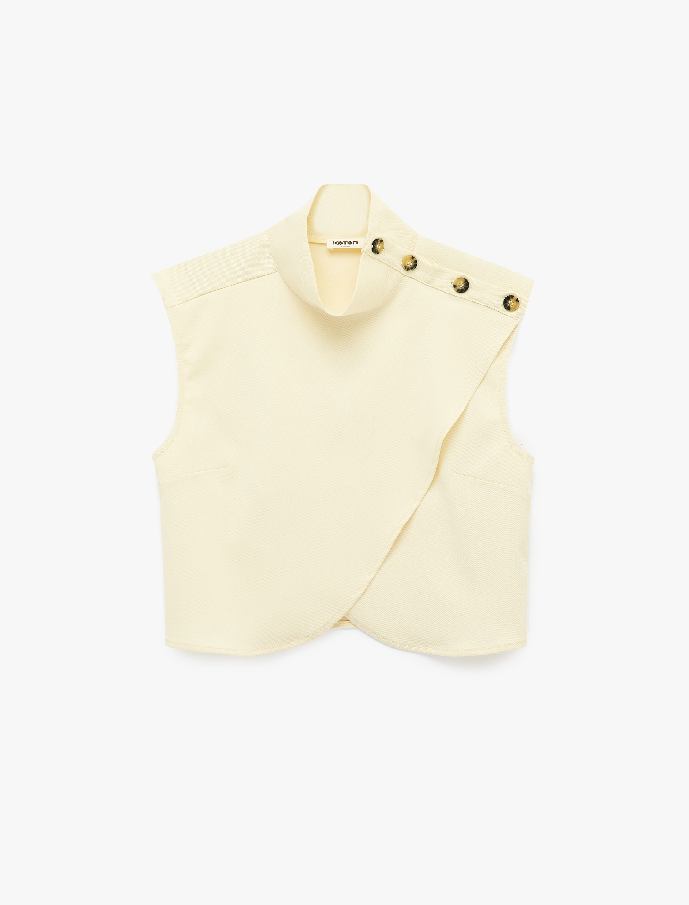   Asimetrik Kesim Düğme Detaylı Kolsuz Dik Yaka Bluz