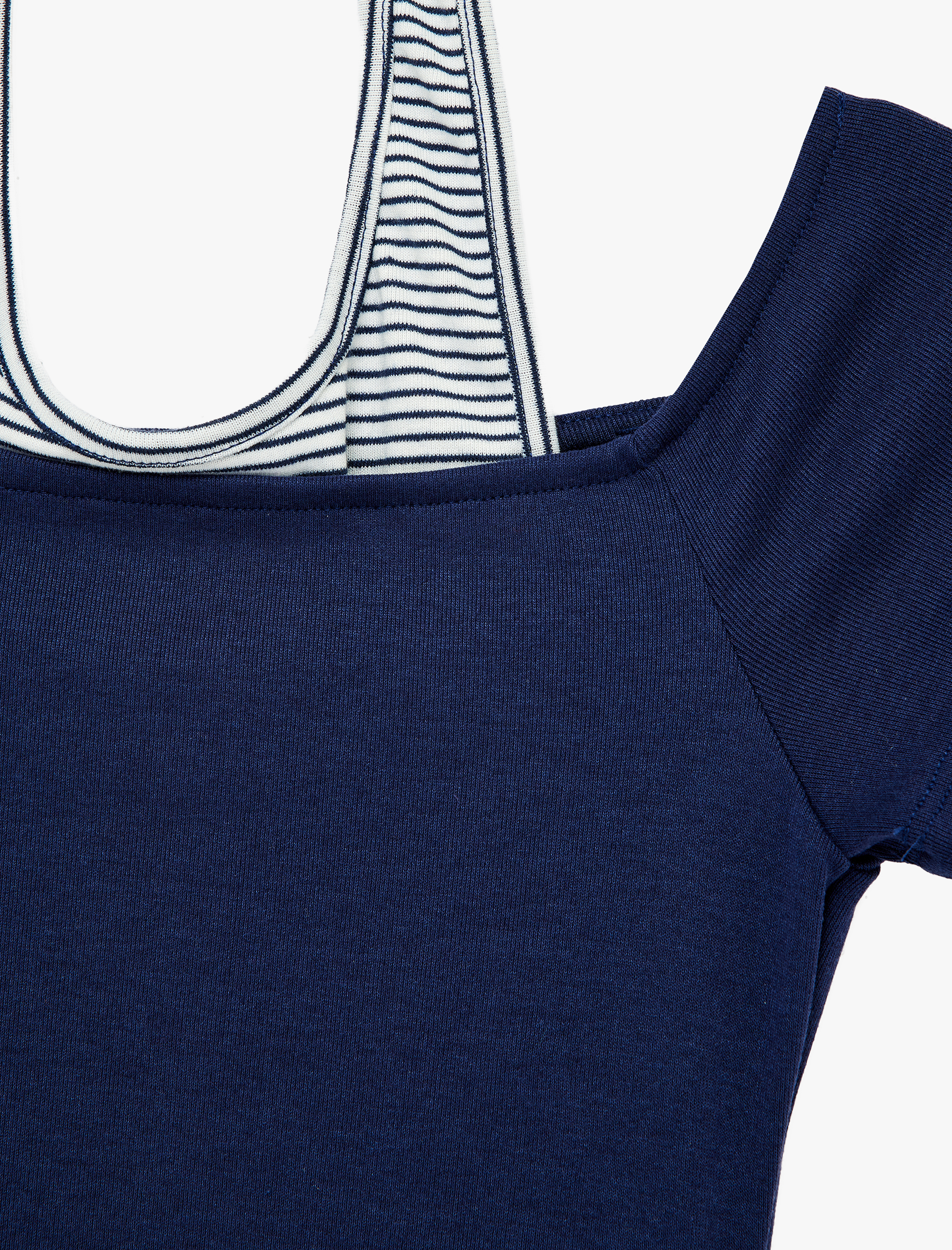   Slim Fit Atlet Detaylı Kısa Kollu Viskon Karışımlı Omzu Açık Tişört