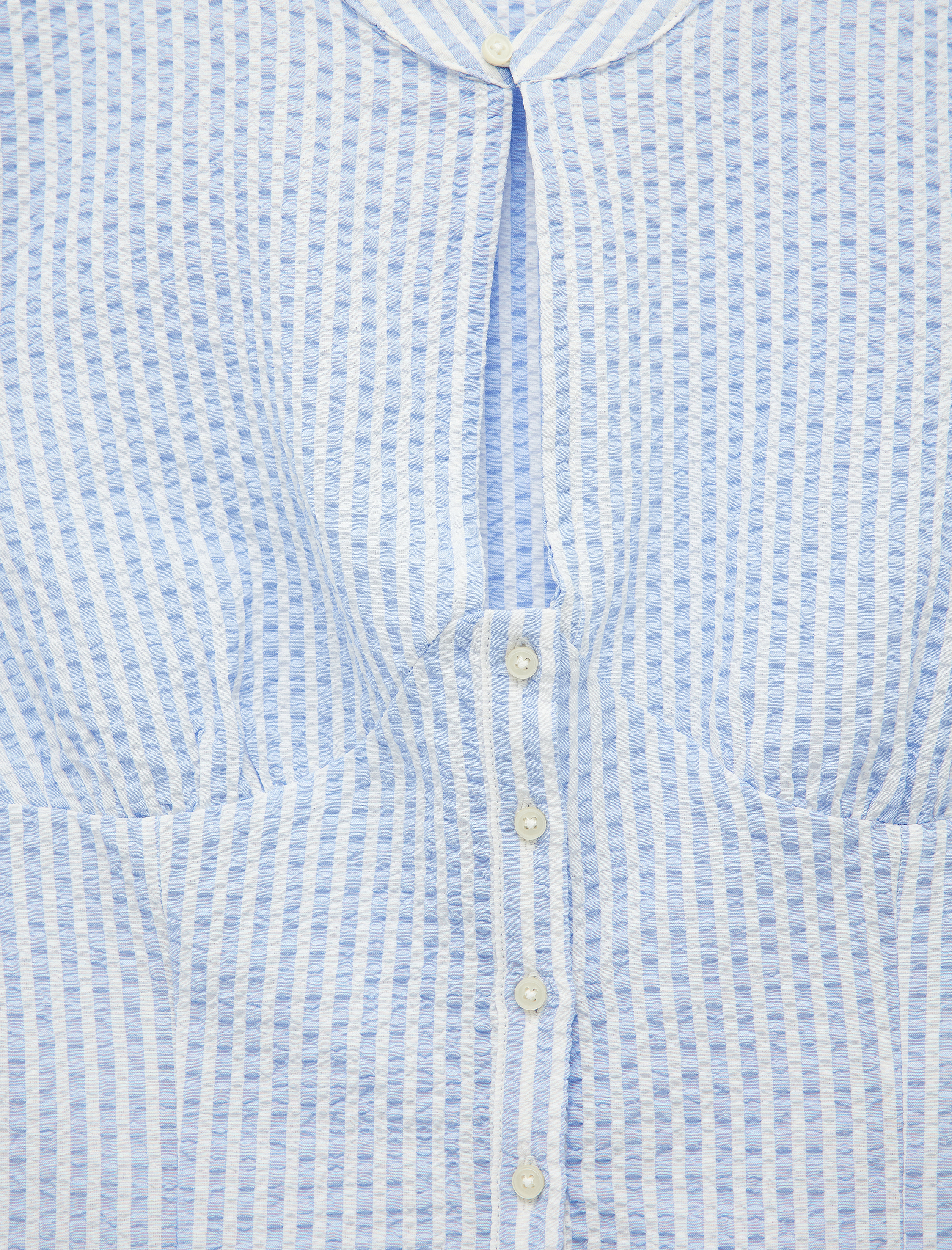   Gofre Kumaş Slim Fit Düğmeli Kısa Kollu Pencere Detaylı Hakim Yaka Gömlek