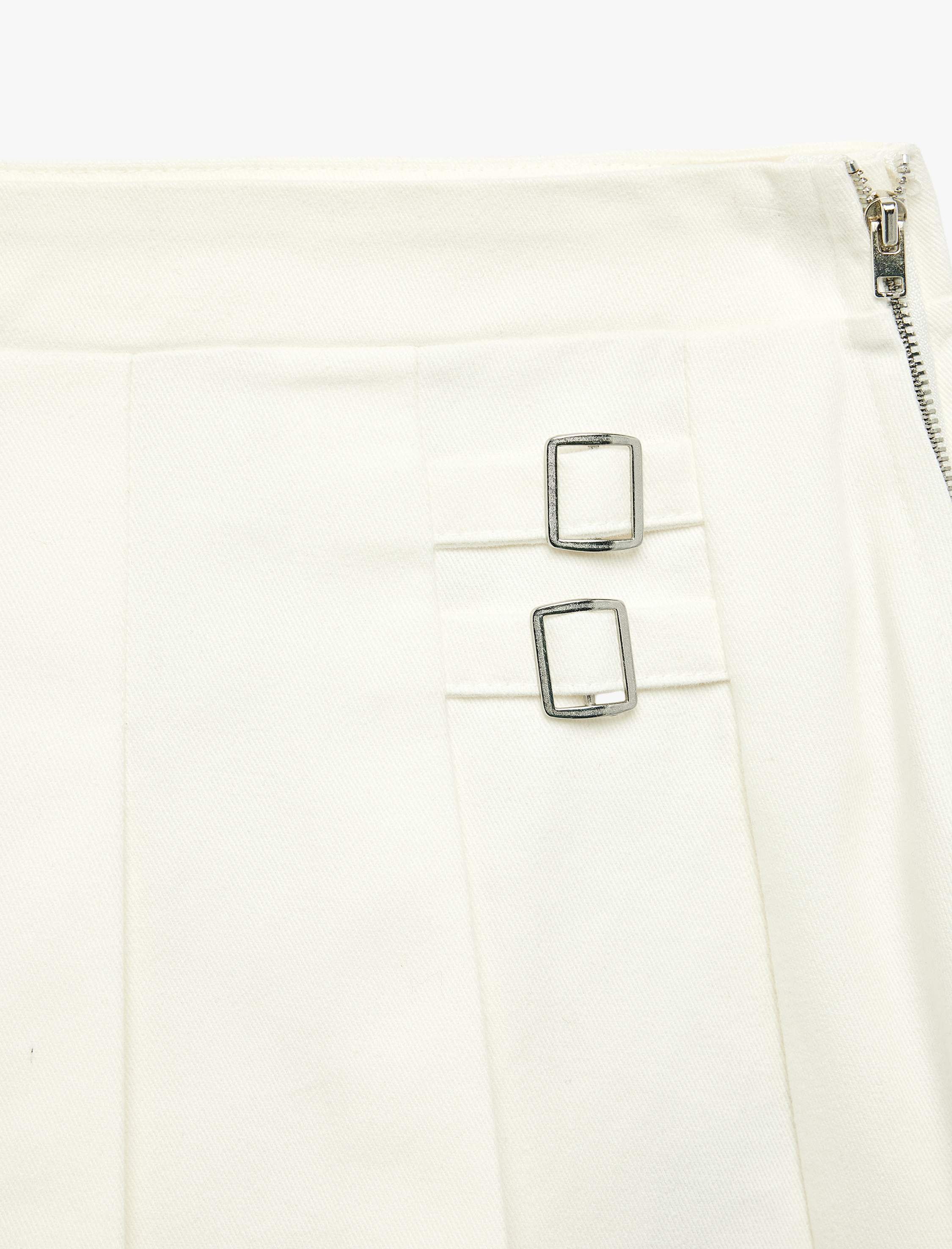  Kız Çocuk Toka Detaylı  Kalın Pileli Etek