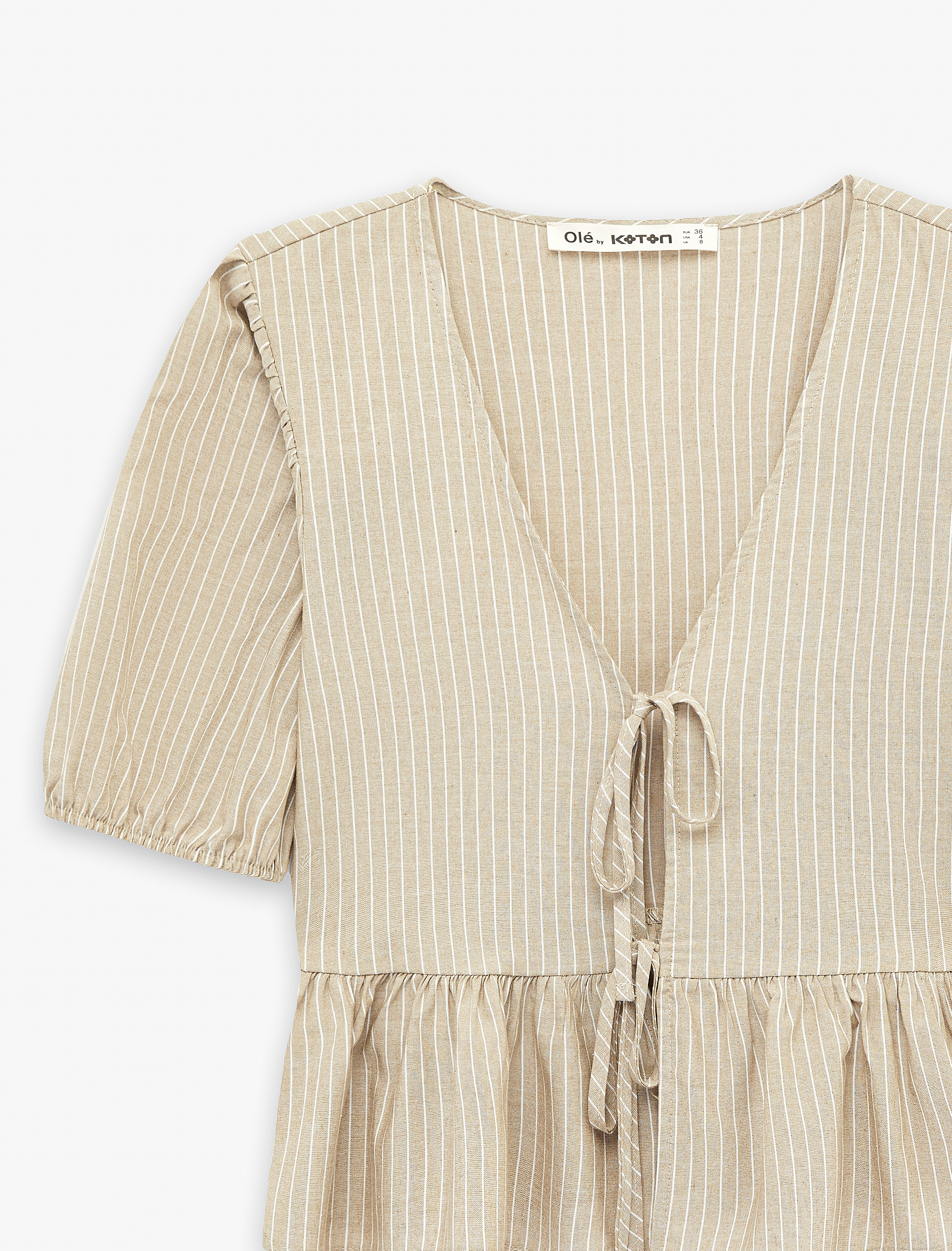   Viskon Karışımlı V Yaka Bağlama Detaylı Kısa Balon Kol Bluz