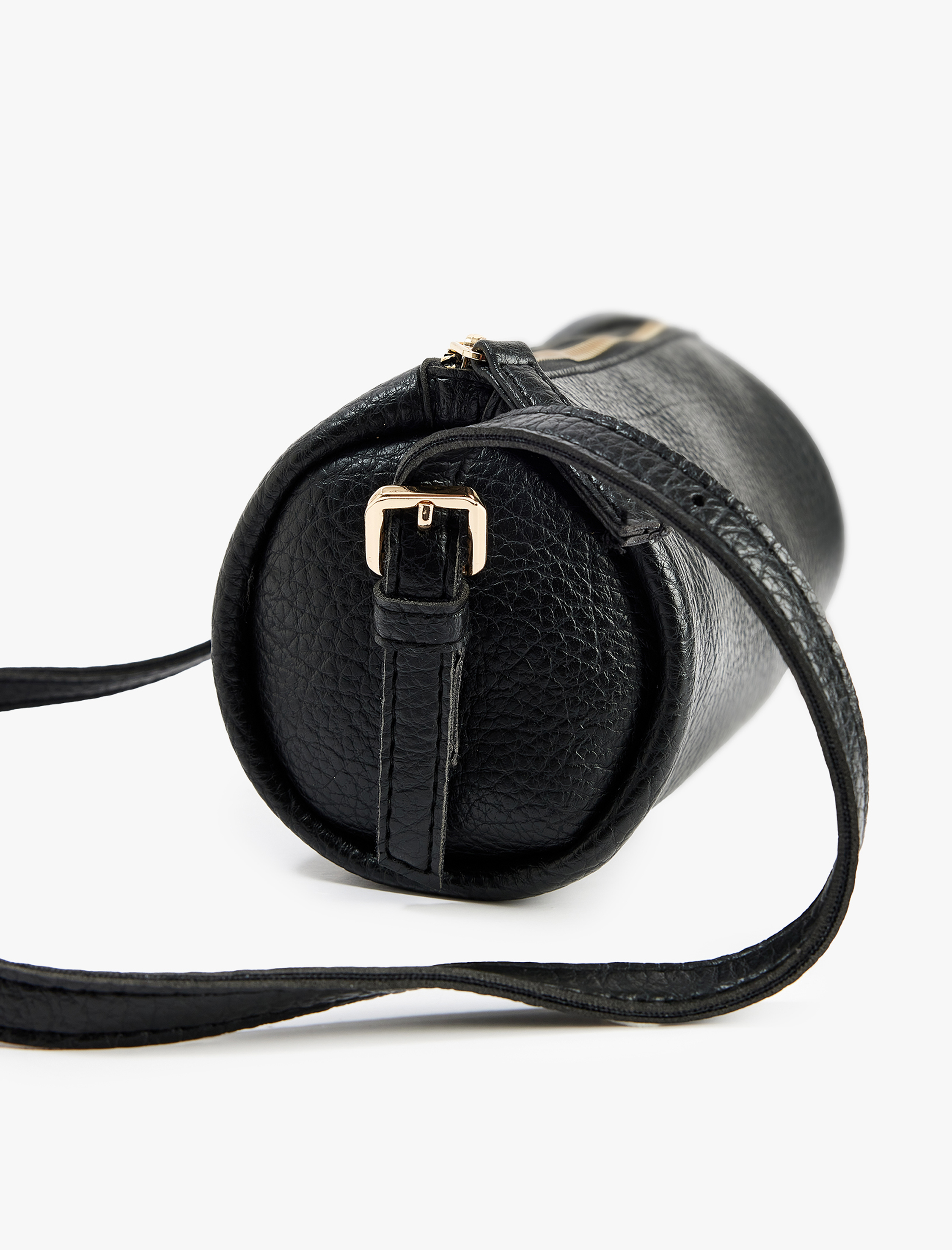  Kadın Fermuarlı Deri Görünümlü Askılı Silindir Omuz Çantası