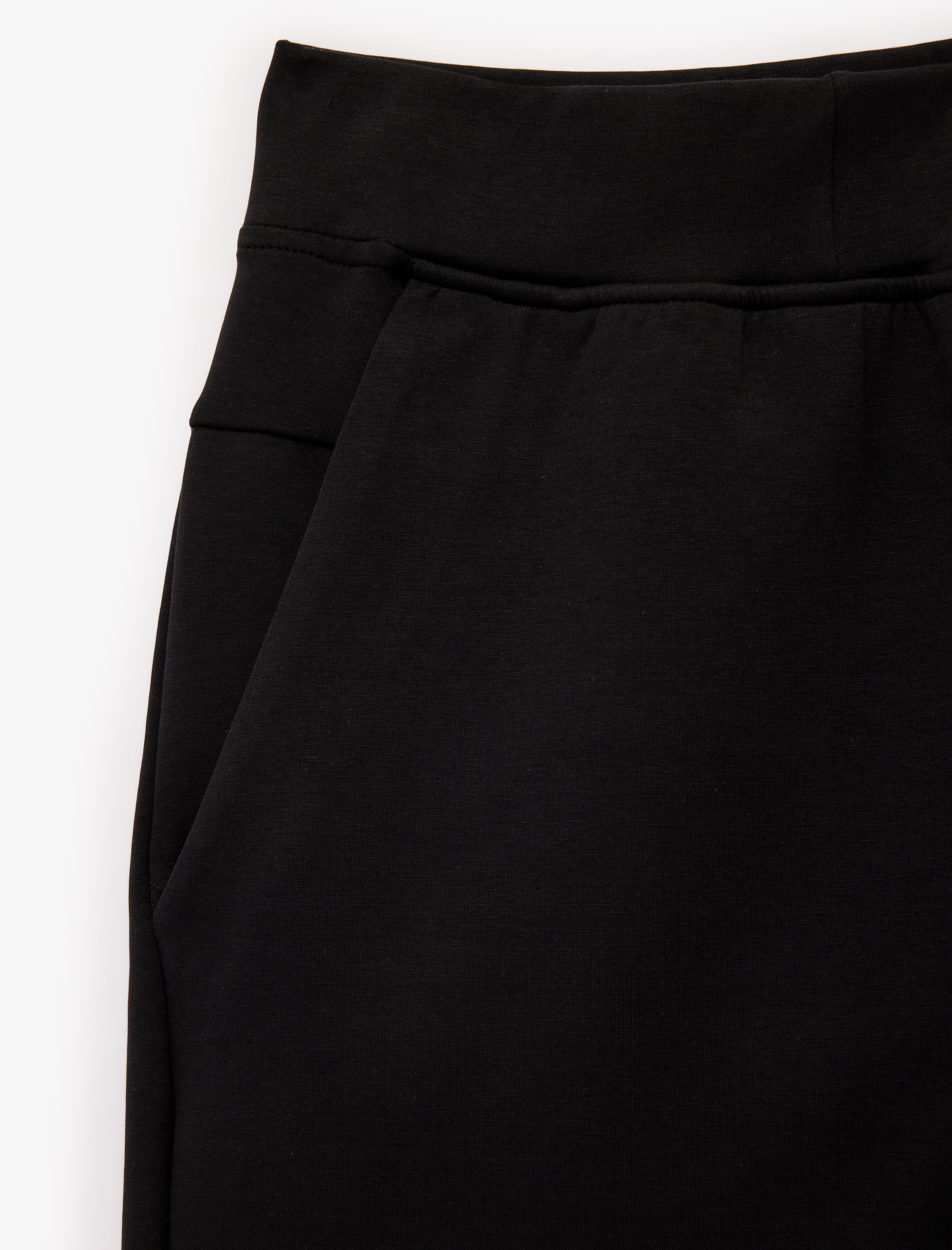   Regular Fit Pamuklu Fermuarlı Dikiş Detaylı Cepli Kısa Spor Şort