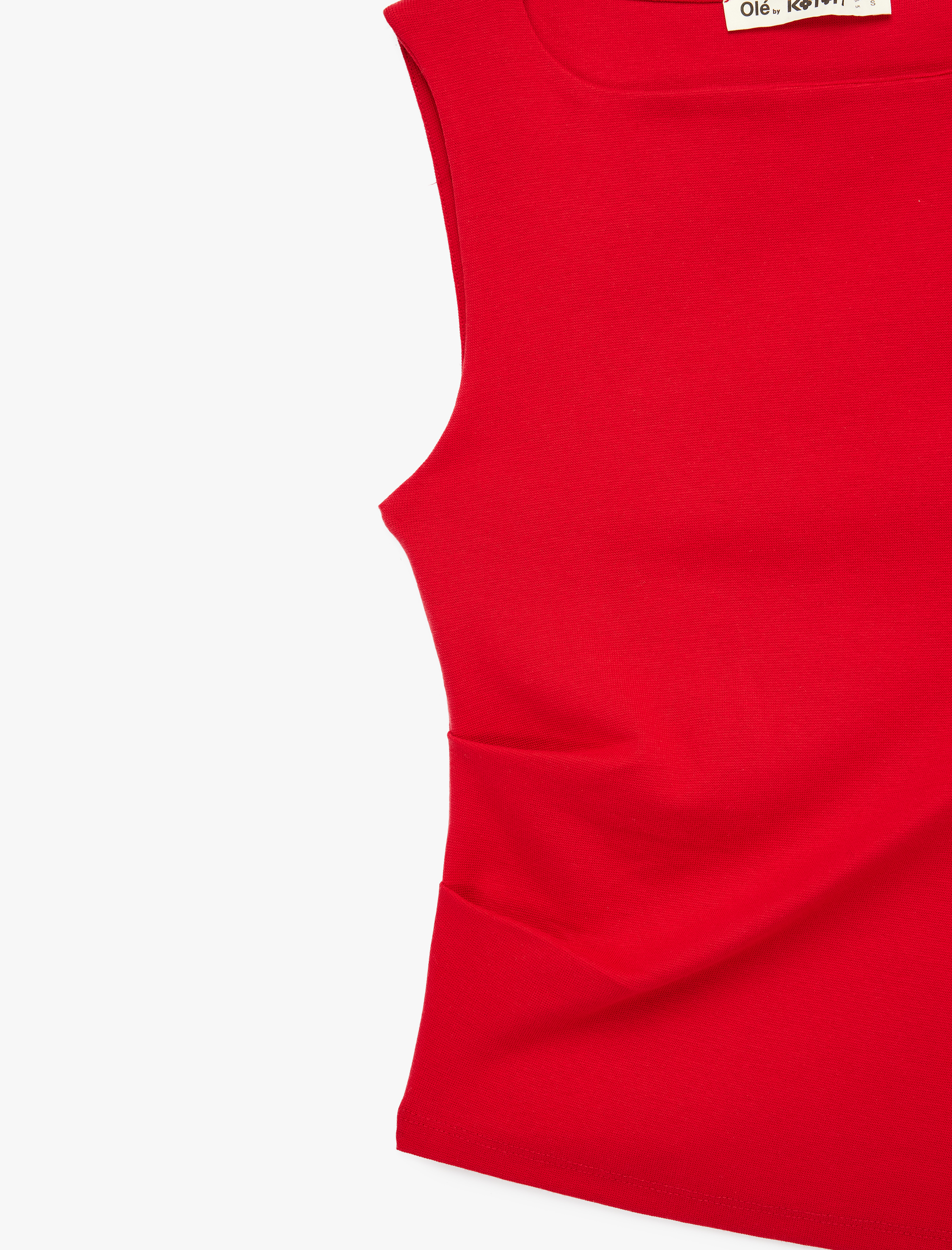   Slim Fit Asimetrik Kesim Kolsuz Kayık Yaka Bluz