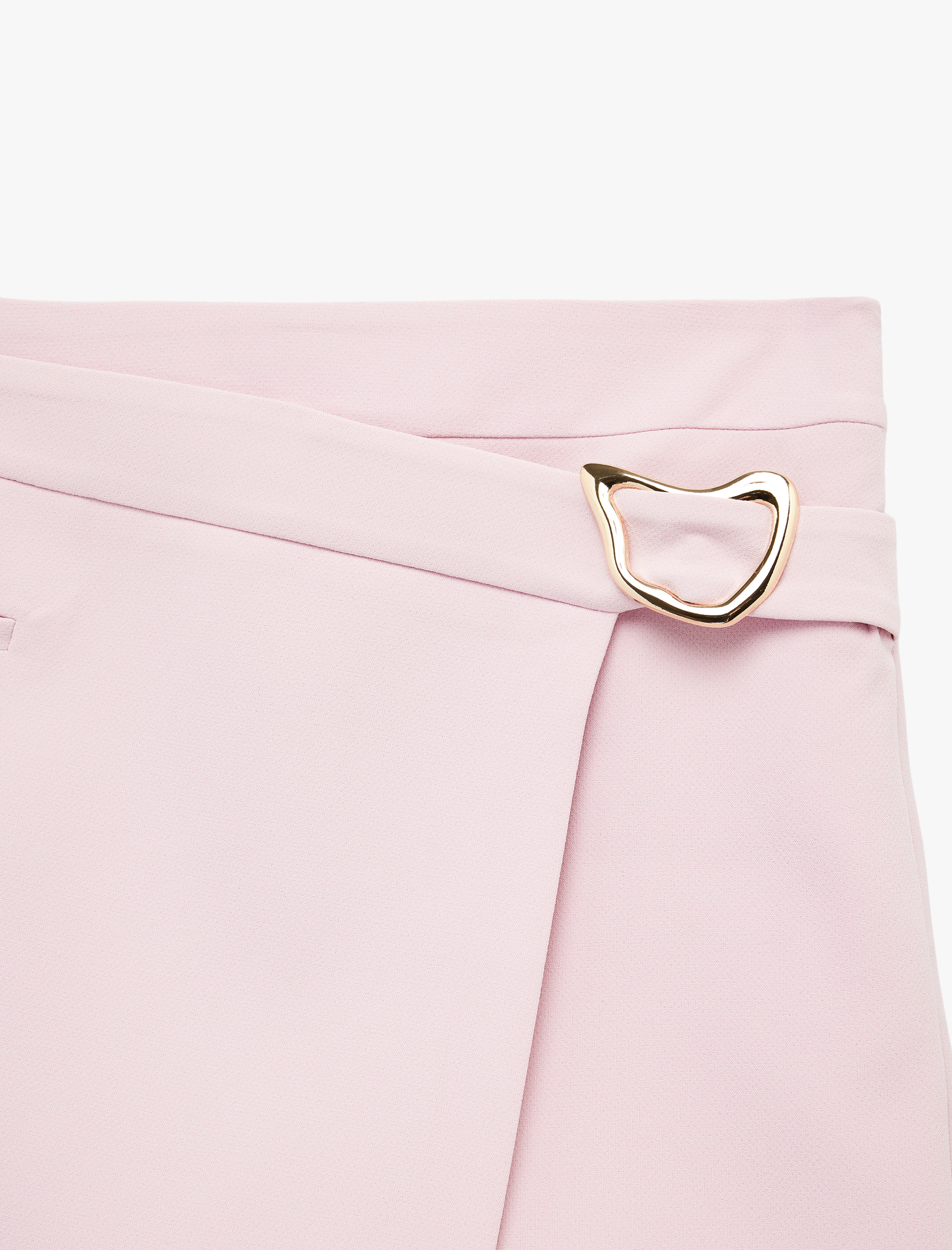   Asimetrik Kesim Cep Detaylı Metal Aksesuarlı Mini Şort Etek