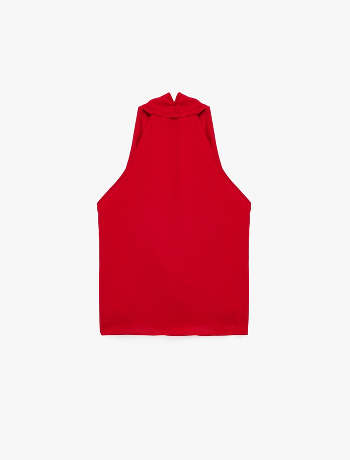  Metal Aksesuarlı Kruvaze Yaka Kolsuz Krep Bluz