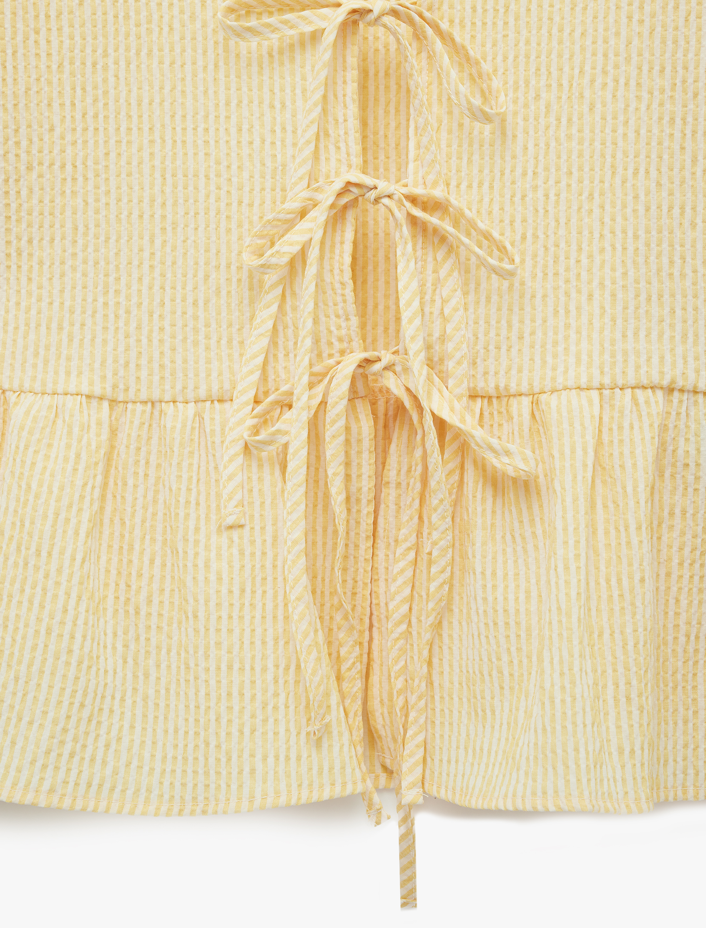   Rahat Kalıp Bağlama Detaylı Dokulu V Yaka Balon Kol Bluz