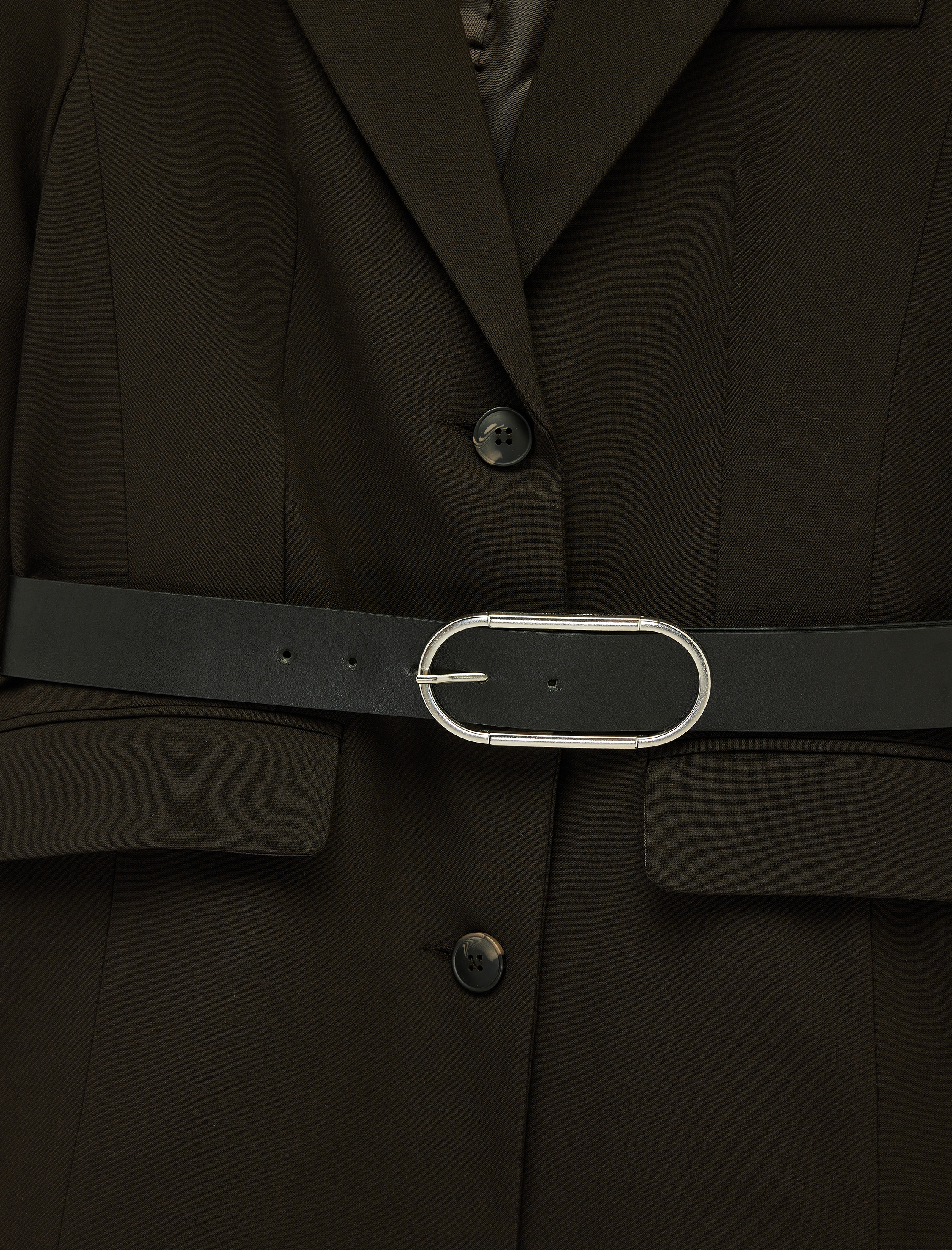   Düğmeli Cepli Geniş Yaka Kemer Detaylı Blazer Ceket