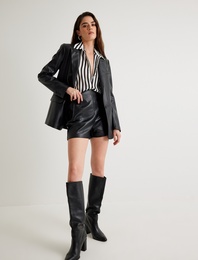 Yüksek Bel Cepli Mini Suni Deri Şort