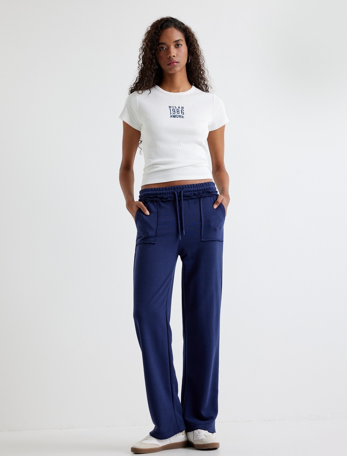  Pamuklu Tişört Kısa Kollu Bisiklet Yaka İşleme Detaylı