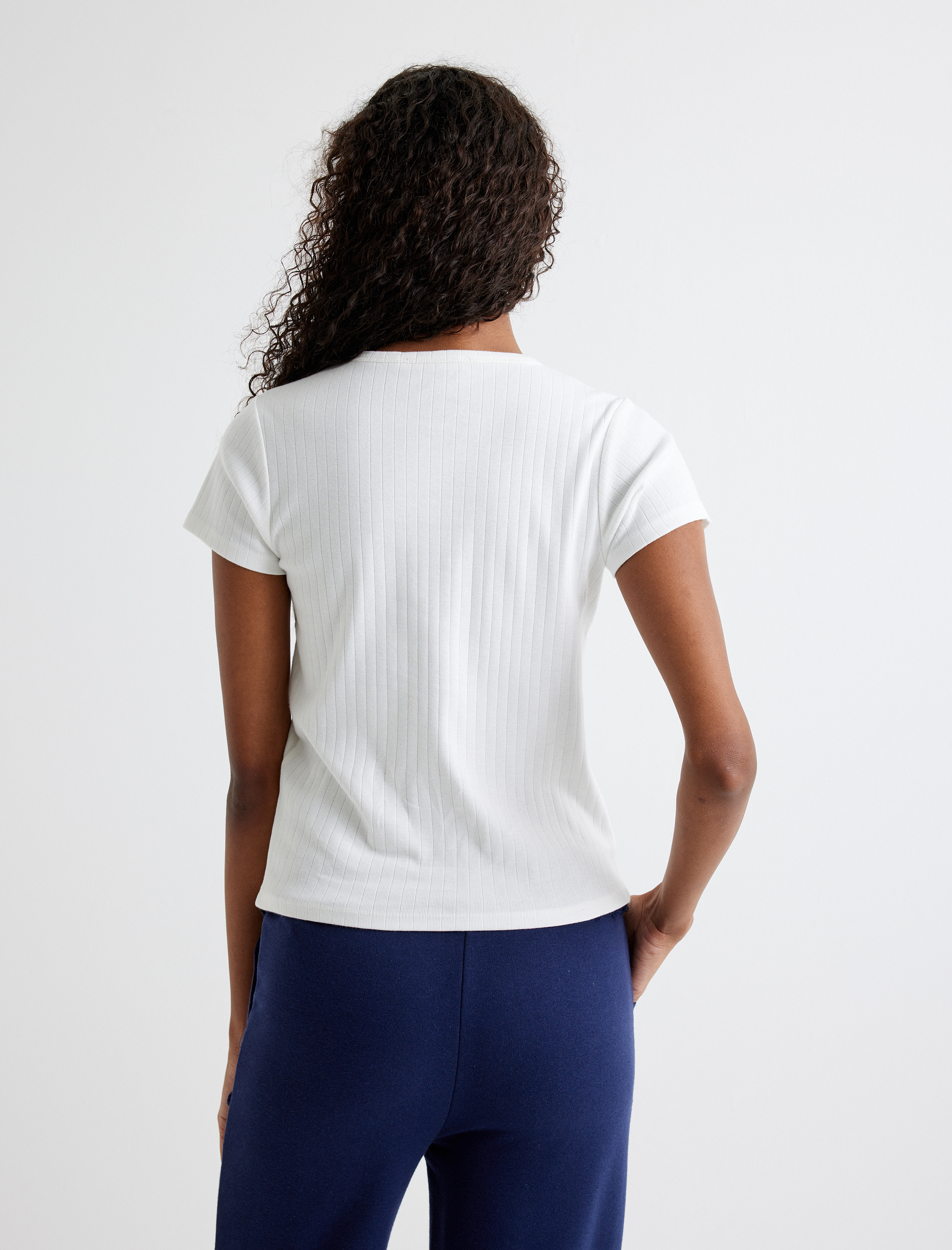   Pamuklu Tişört Kısa Kollu Bisiklet Yaka İşleme Detaylı