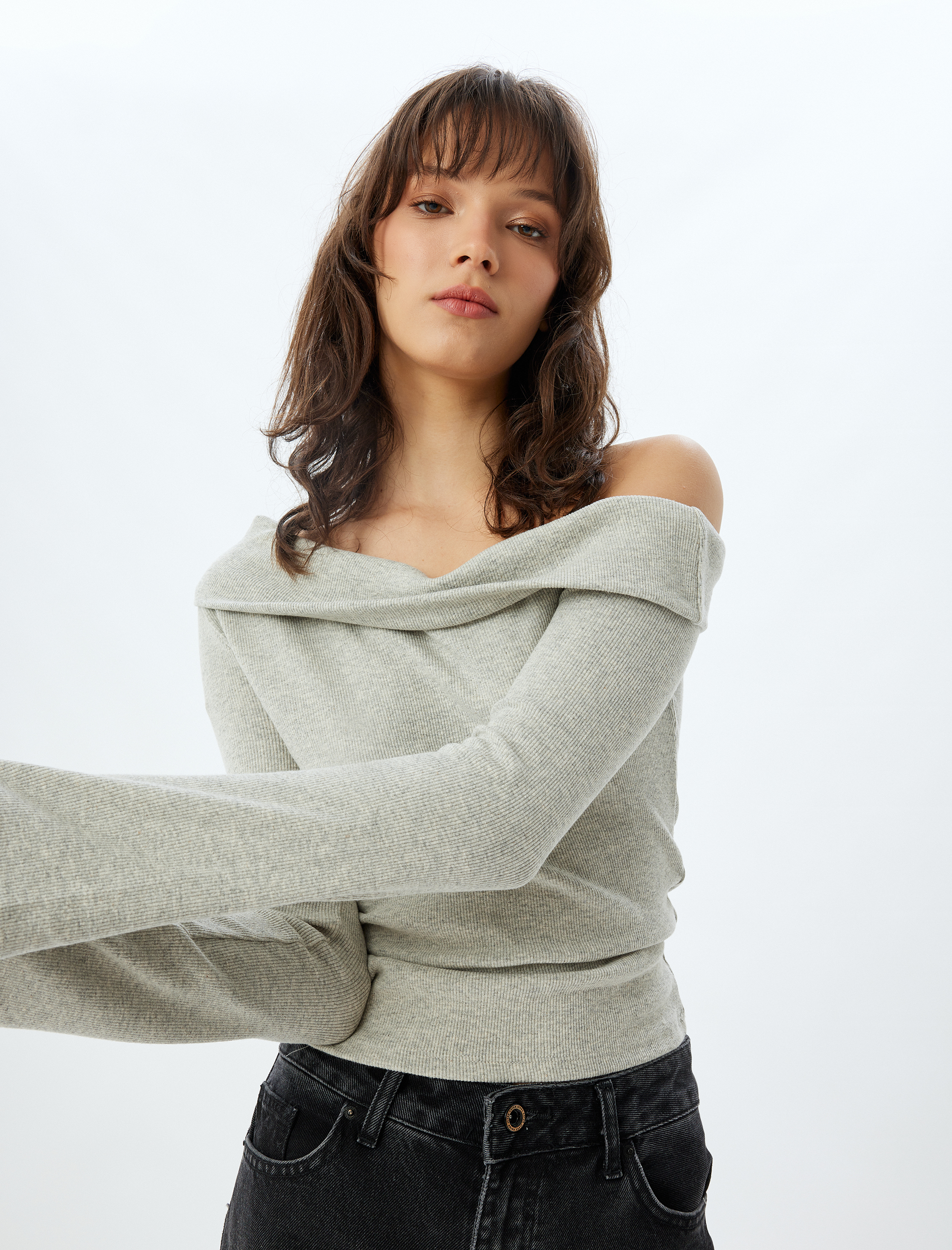   Madonna Yaka Omzu Açık Tişört Kat Detaylı Fitilli Uzun Kollu Slim Fit