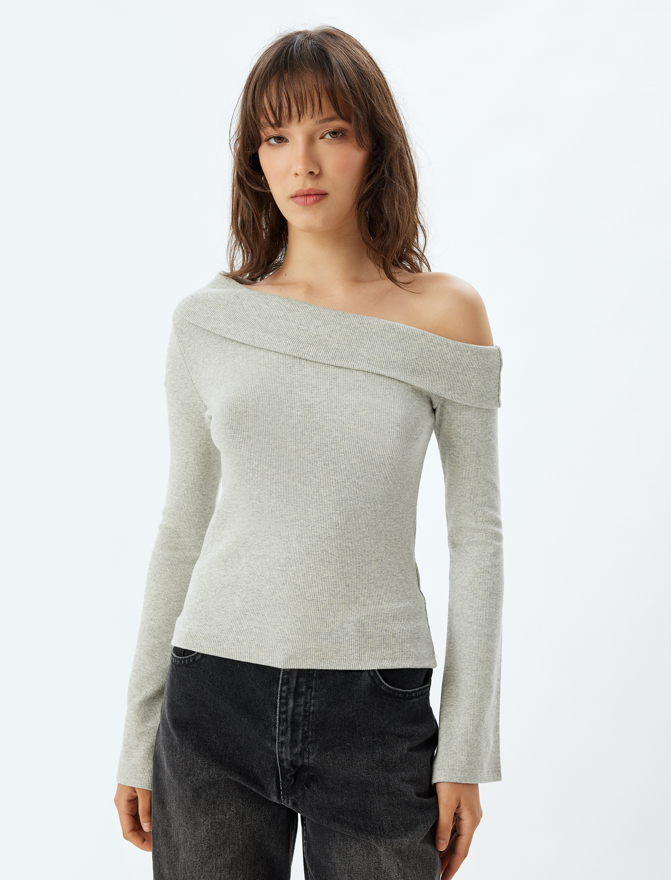   Madonna Yaka Omzu Açık Tişört Kat Detaylı Fitilli Uzun Kollu Slim Fit