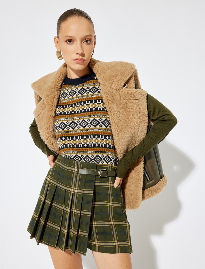  Koton X Sima Tarkan - Yarım Kemer Detaylı Ekose Kruvaze Pileli Mini Şort Etek