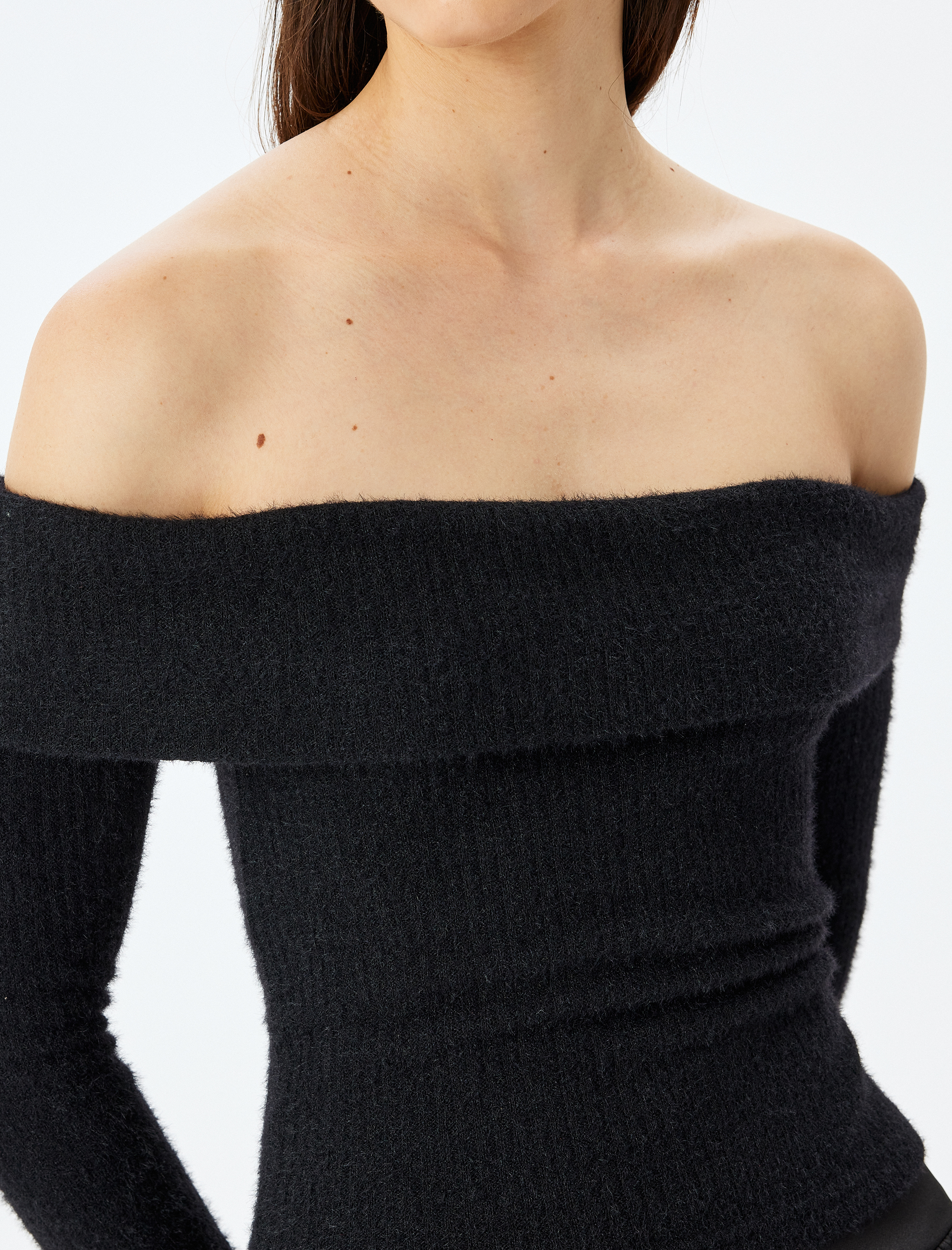   Slim Fit Uzun Kollu Omzu Açık Peluş Kazak