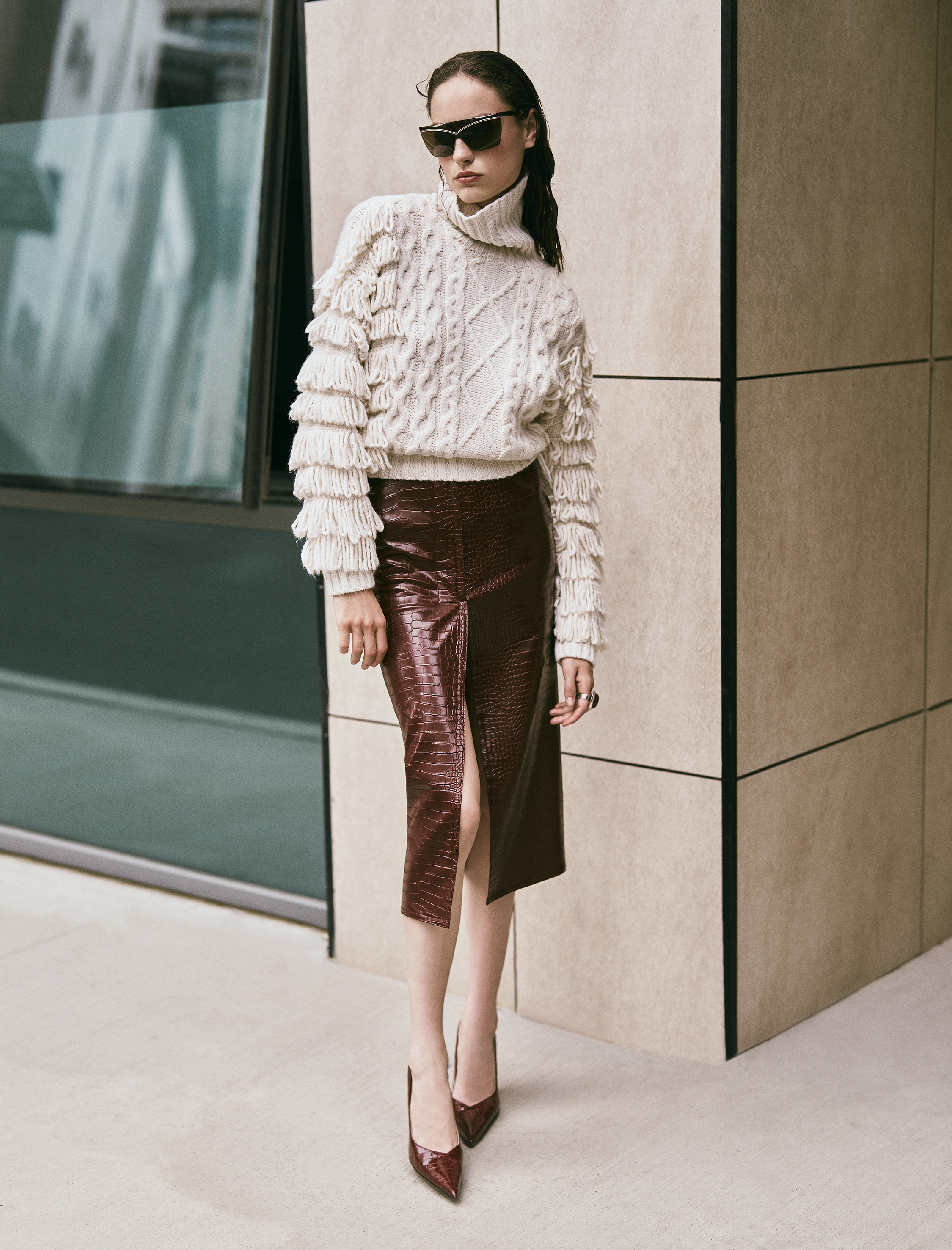   Midi Boy Önden Yırtmaç Detaylı Standart Bel Parlak Suni Deri Kalem Etek