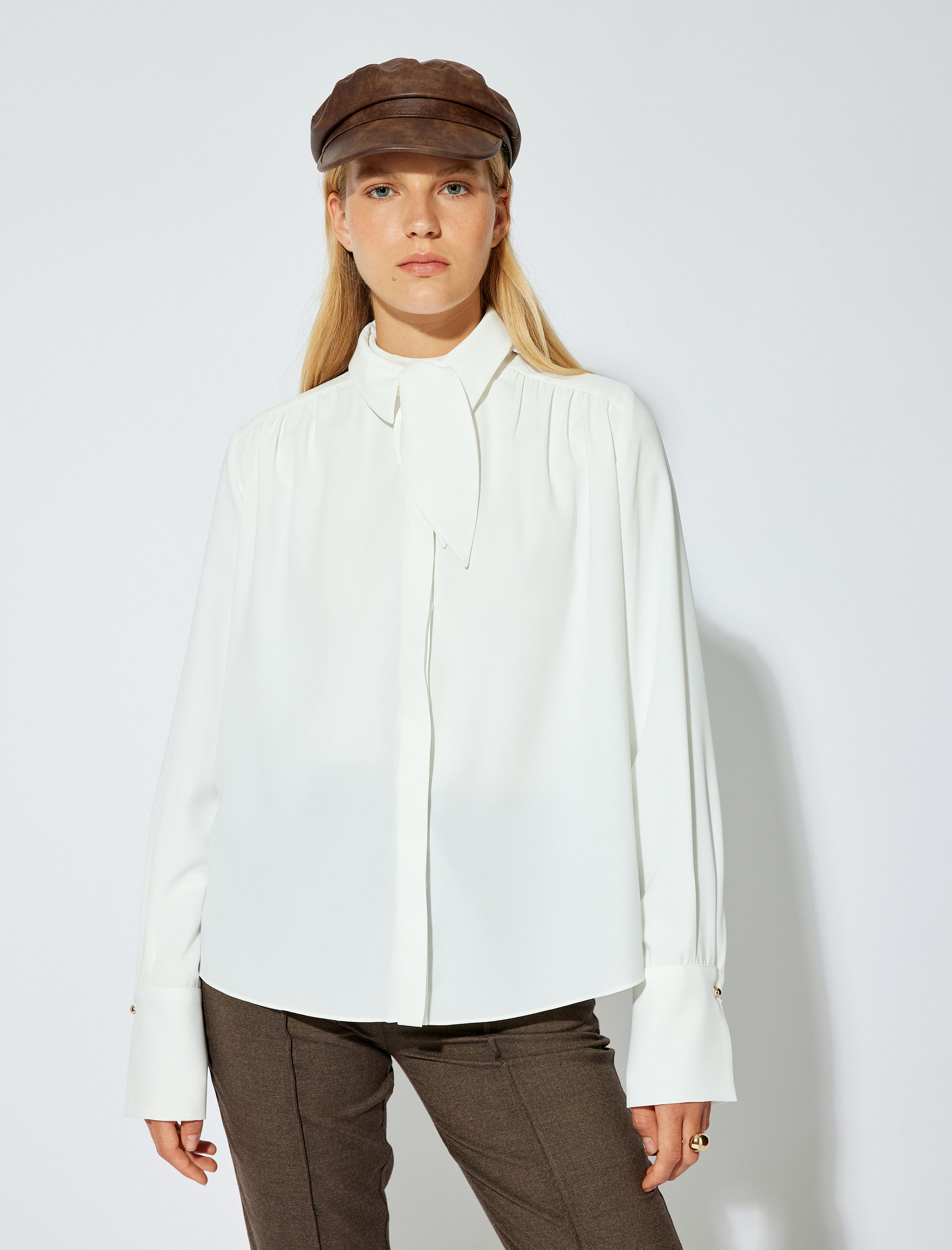   Bağlama Detaylı Dik Yaka Gömlek Uzun Kollu Manşetli Drapeli