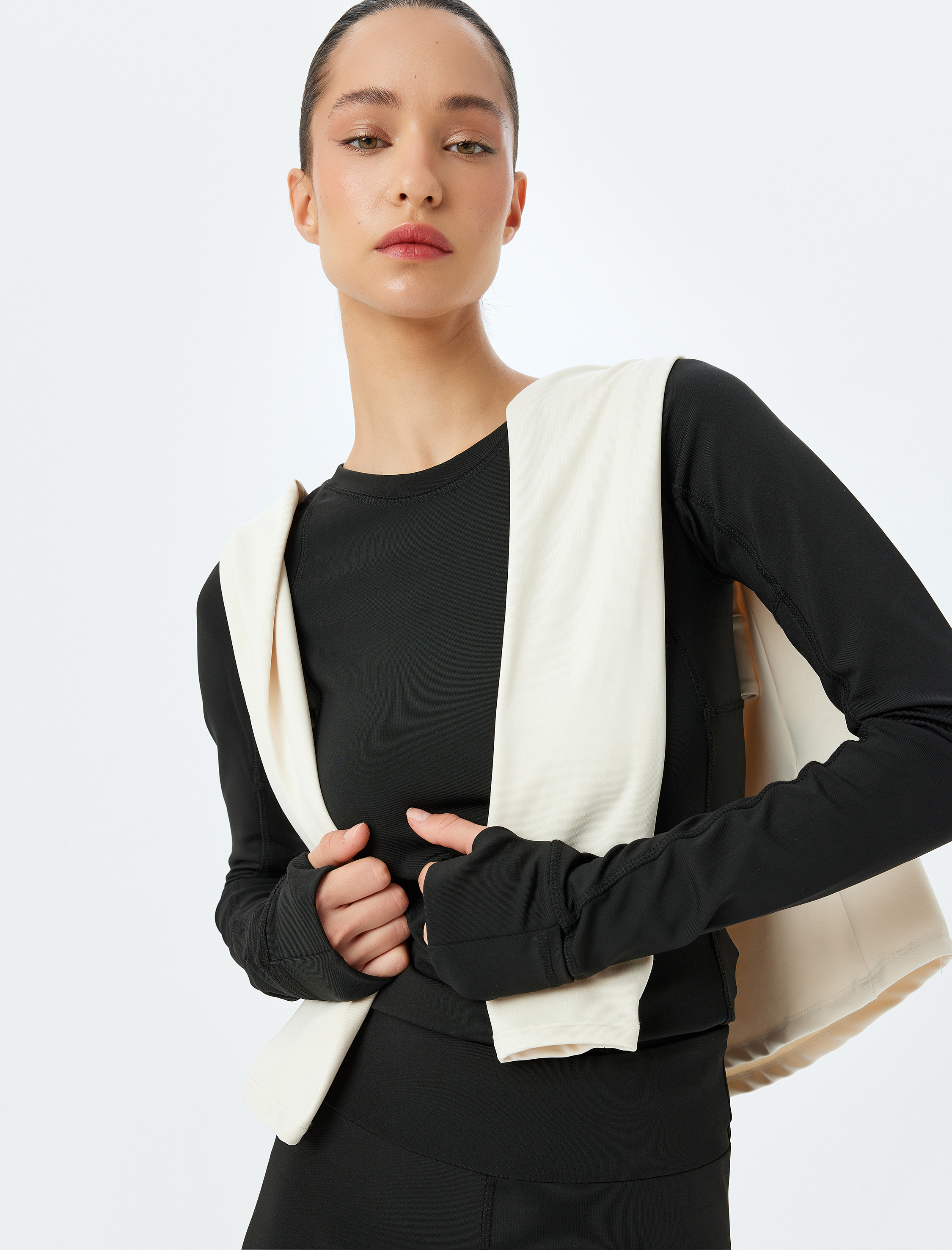   Spor Tişört Uzun Kollu Bisiklet Yaka Dikiş Detaylı Yumuşak Tuşe Şardonlu Slim Fit