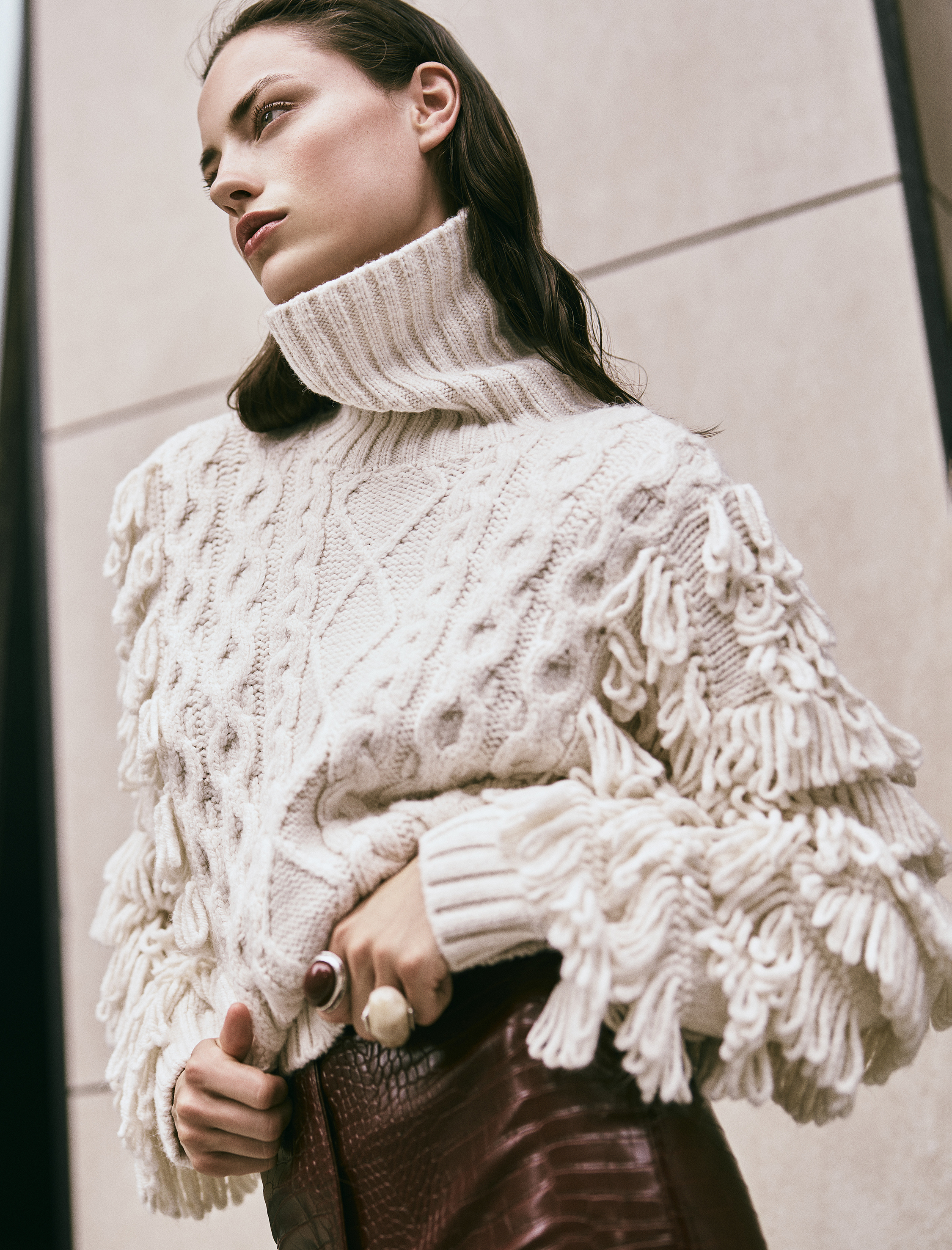   Balıkçı Yaka Kalça Boy Uzun Kollu Püsküllü Örgü Kazak