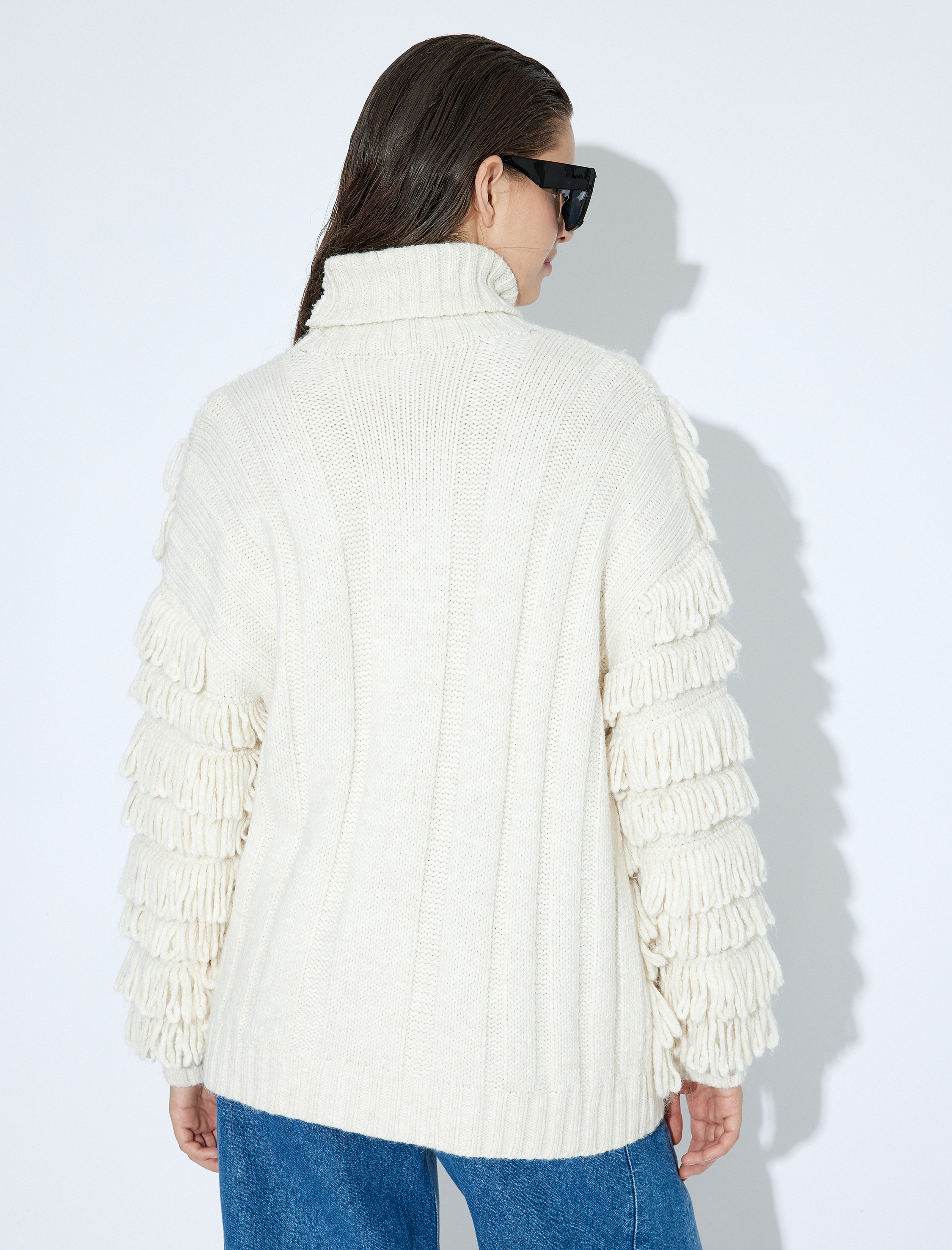   Balıkçı Yaka Kalça Boy Uzun Kollu Püsküllü Örgü Kazak