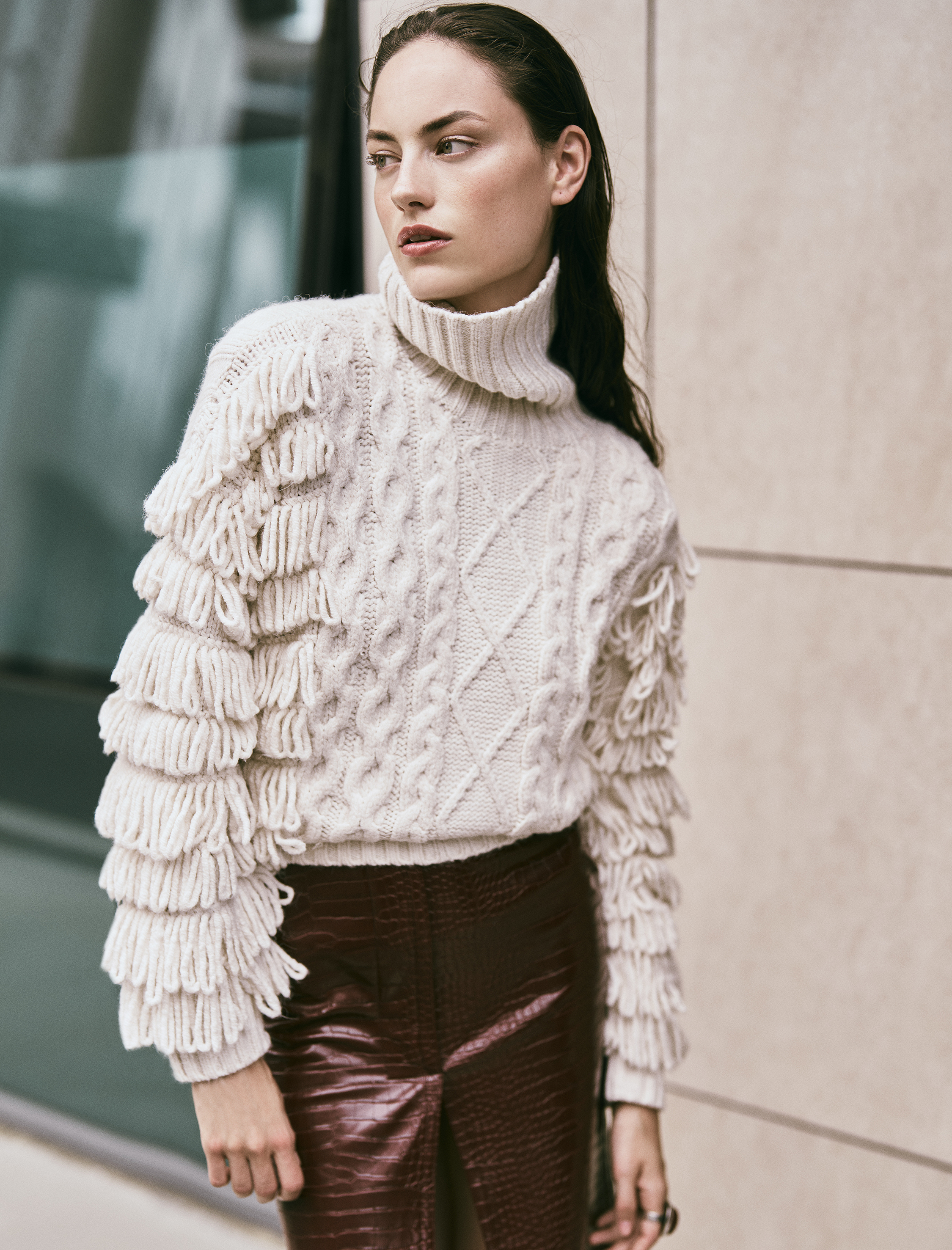   Balıkçı Yaka Kalça Boy Uzun Kollu Püsküllü Örgü Kazak