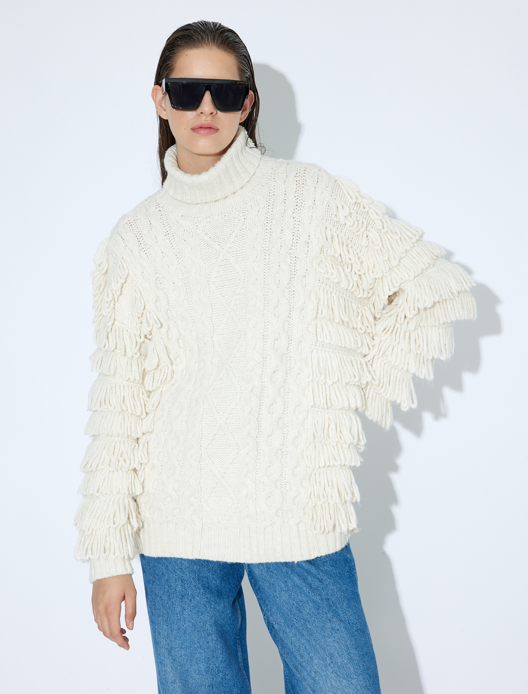   Balıkçı Yaka Kalça Boy Uzun Kollu Püsküllü Örgü Kazak